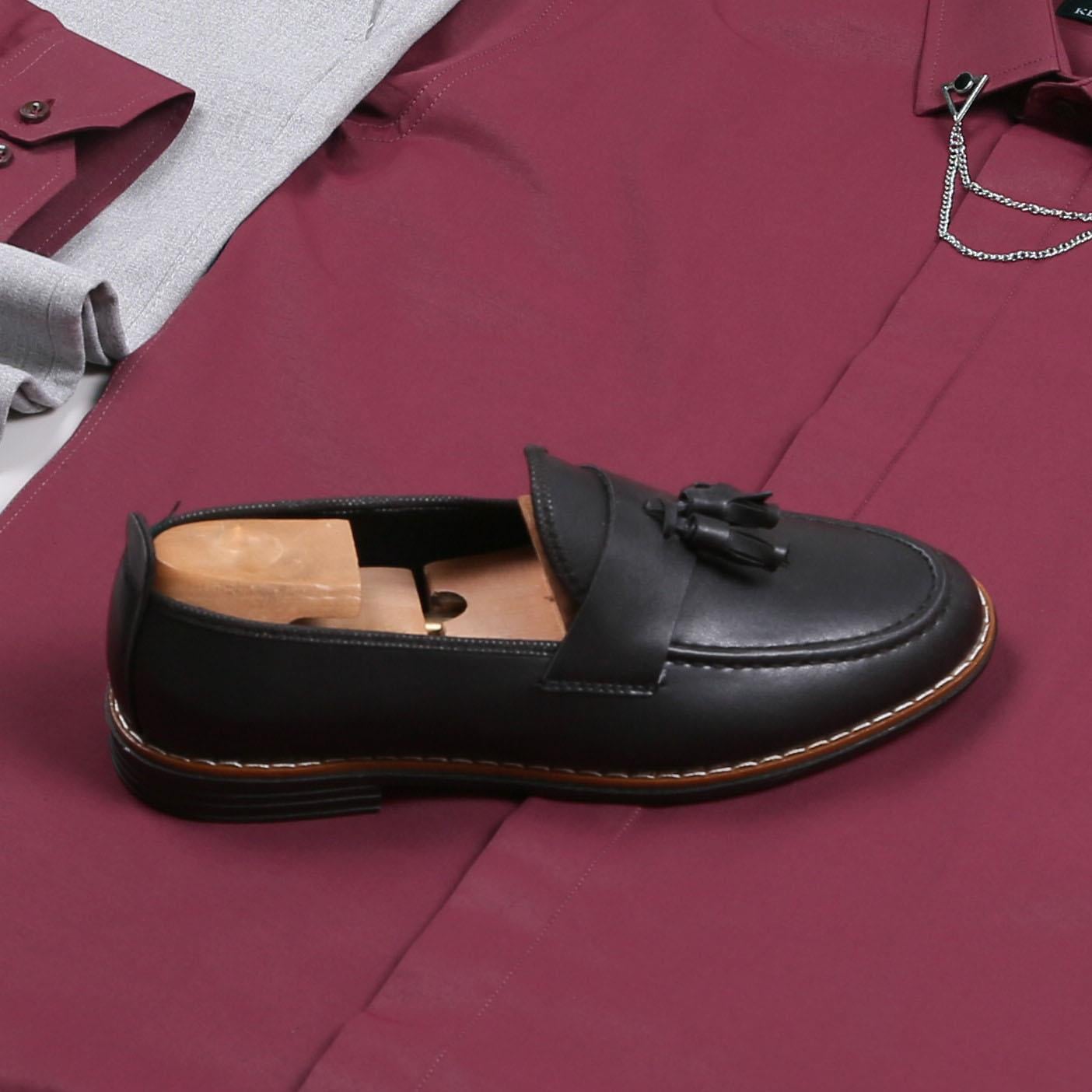 Bordo Gömlek Gri Pantolon Ayakkabı Kombin