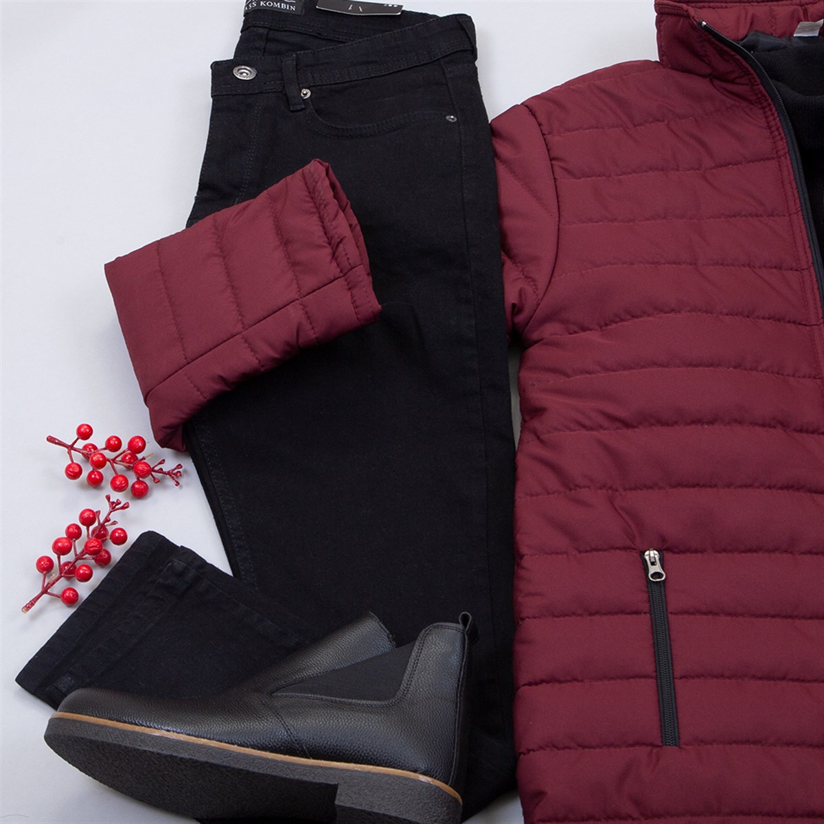 Bordo Şişme Mont Boğazlı Kazak Pantolon Bot Kombin