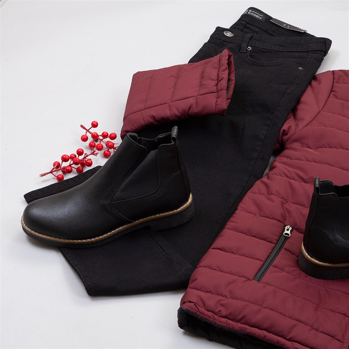 Bordo Şişme Mont Boğazlı Kazak Pantolon Bot Kombin