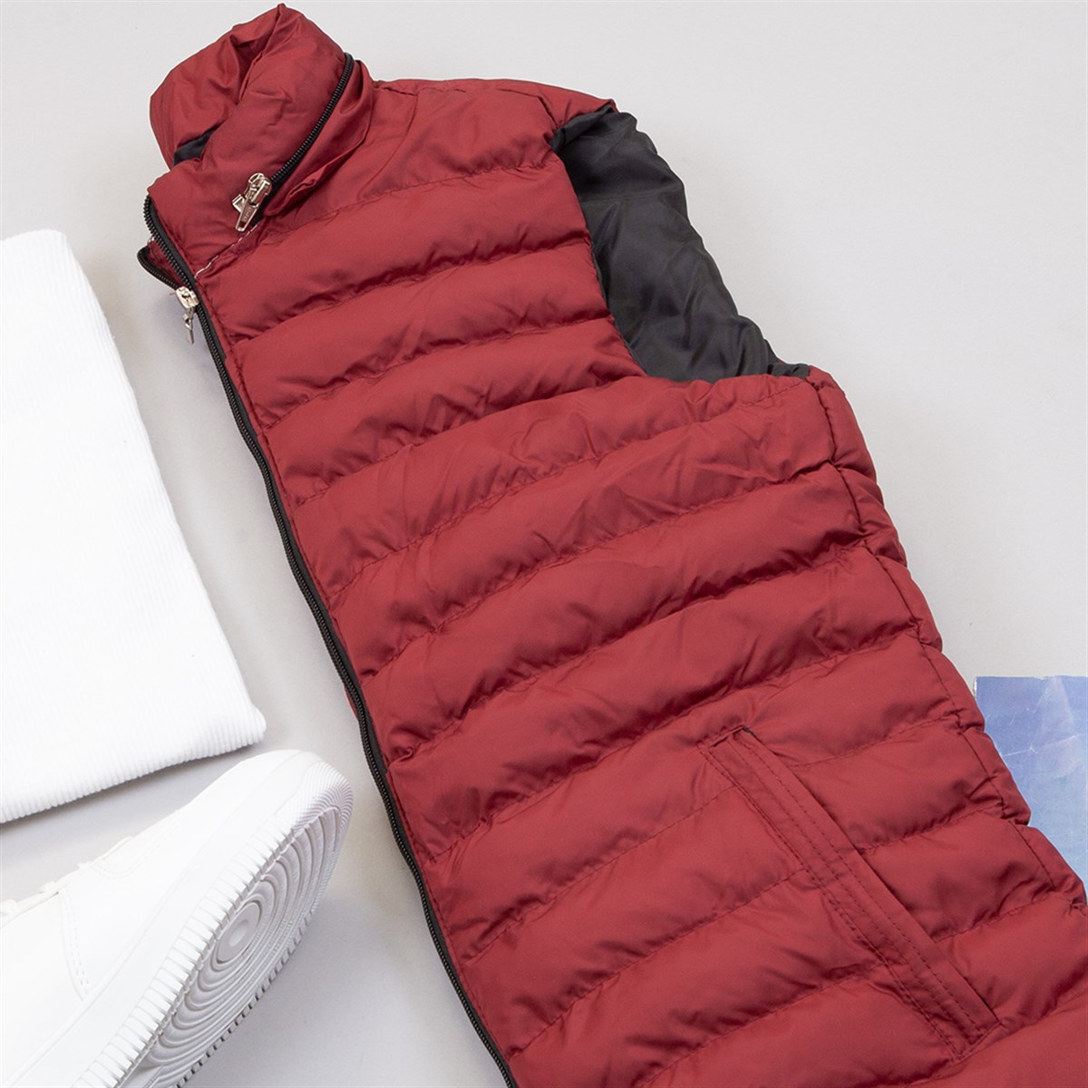 Bordo Şişme Yelek Boğazlı Kazak Pantolon Ayakkabı Kombin