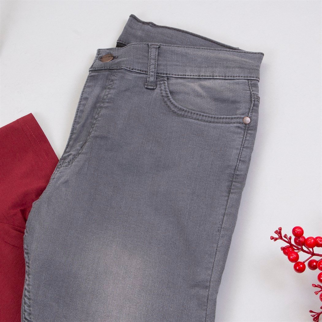 Bordo Tişört Pantolon Ayakkabı Kombin