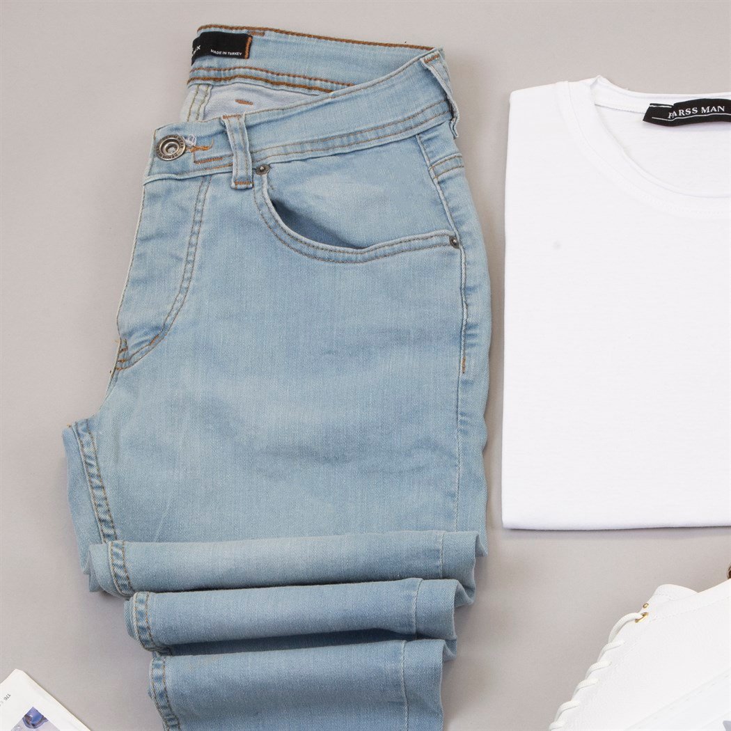 Buz Mavi Kot Ceket Tişört Pantolon Ayakkabı Kombin