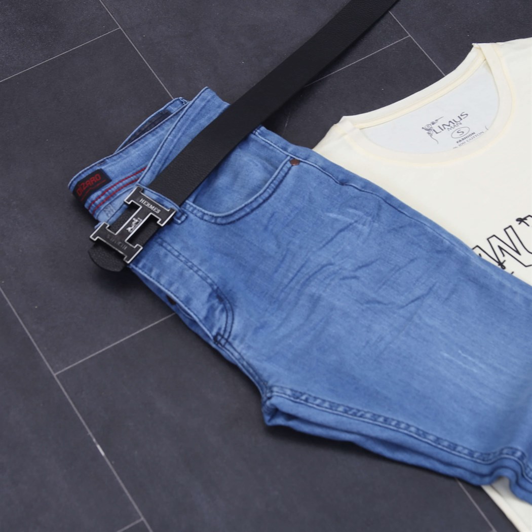 Buz Mavi Kot Pantolon Tshirt Ayakkabı Kombini