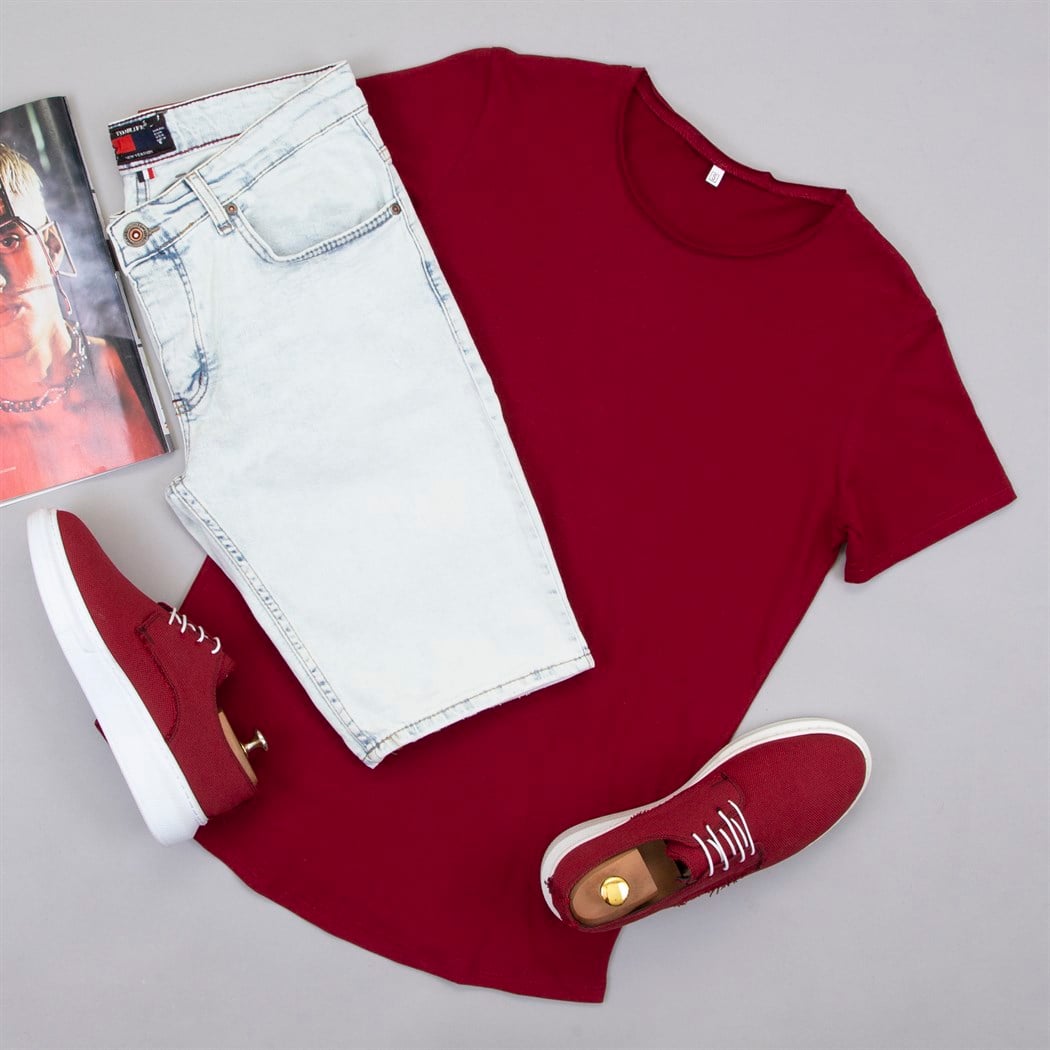 Buz Mavi Kot Şort Tişört Ayakkabı Kombin