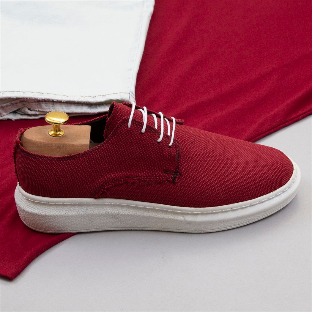 Buz Mavi Kot Şort Tişört Ayakkabı Kombin