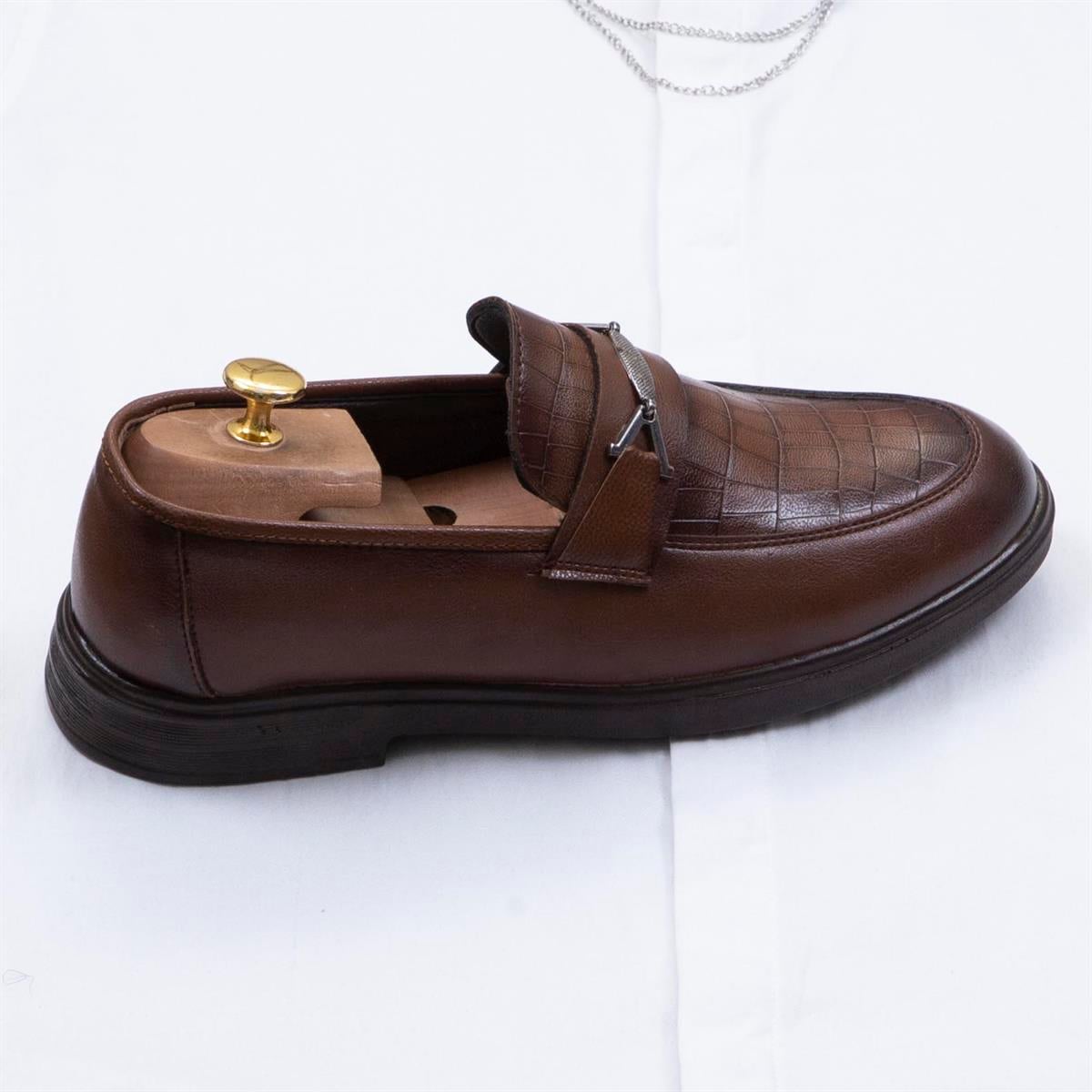 Camel Pantolon Beyaz Gömlek Ayakkabı Kombin