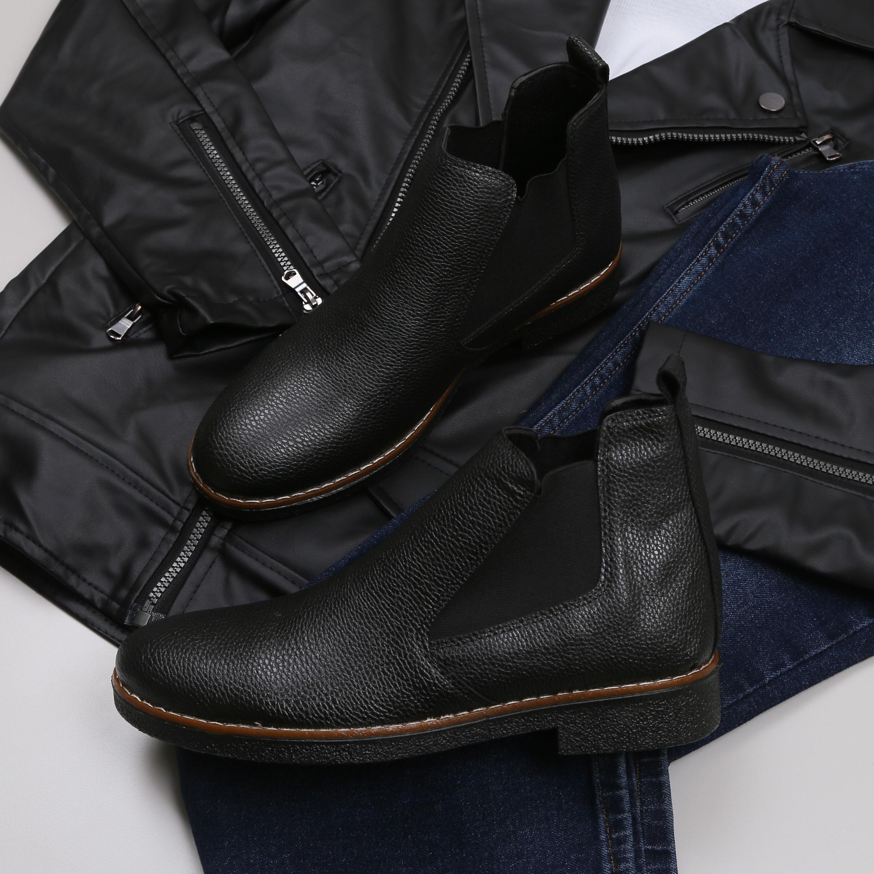 Çapraz Fermuarlı Siyah Deri Ceket Boğazlı Body Pantolon Bot Kombin