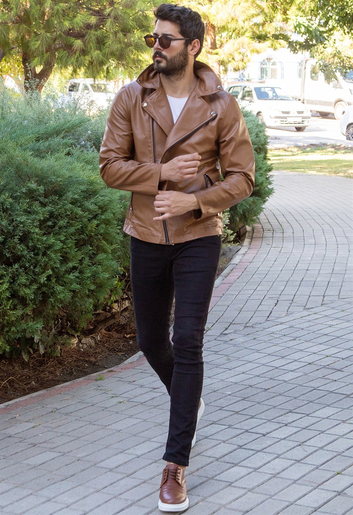 Кафяво Кожено Яке Тениска Дънки и Обувки Комплект