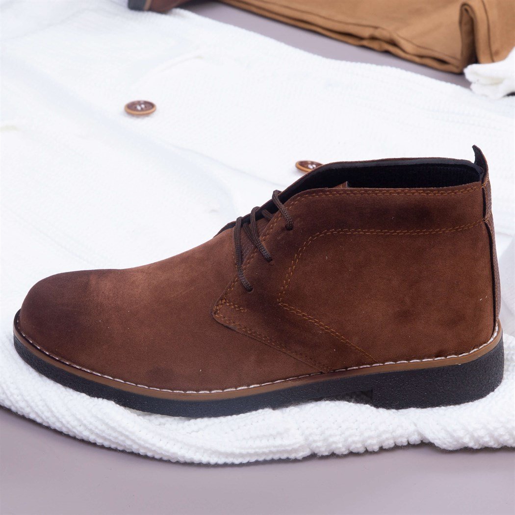 Cepli Yırtıklı Beyaz Hırka Kazak Pantolon Bot Kombin