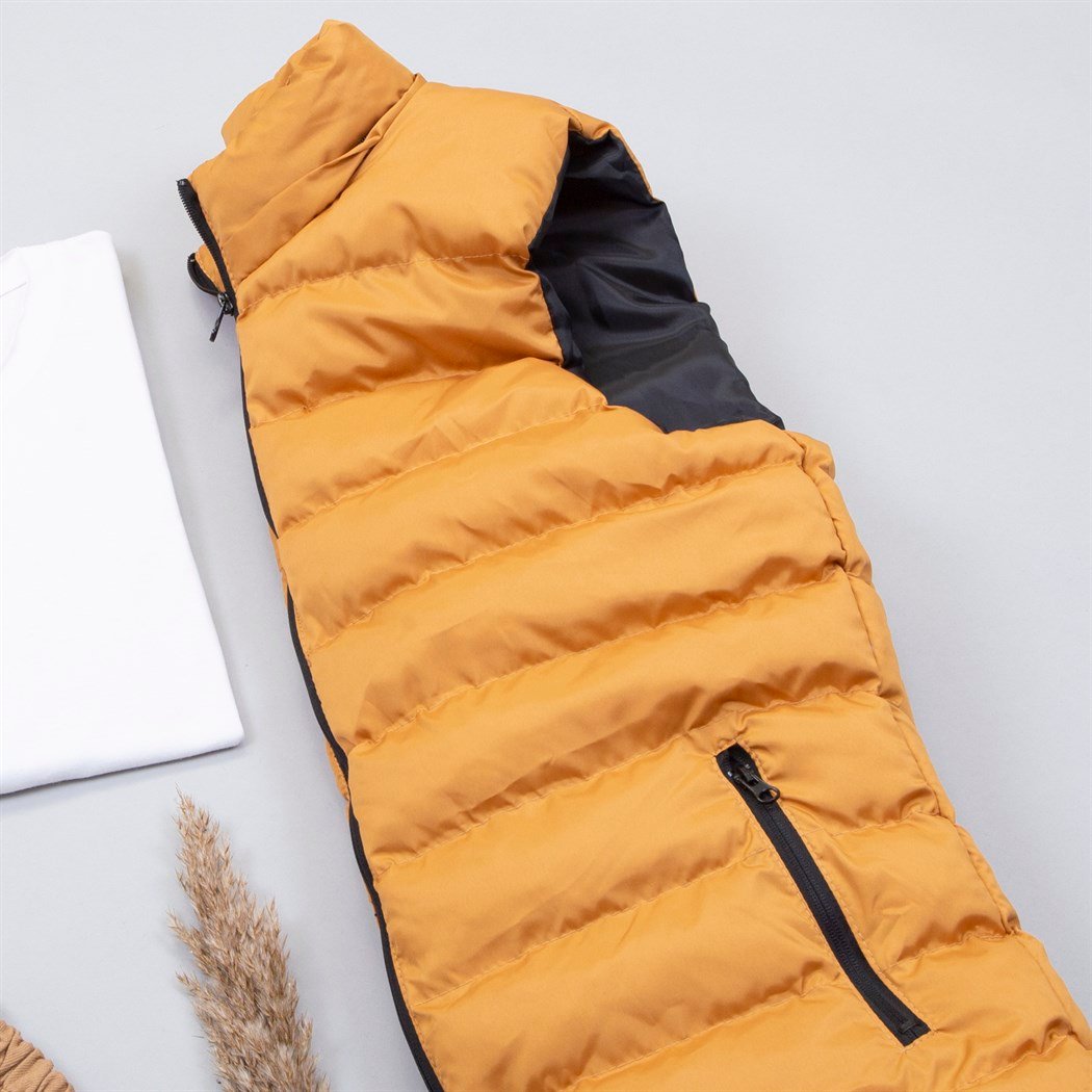 Çıkarılabilir Kapşonlu Hardal Şişme Yelek Tişört Paça Lastikli Pantolon Kombin