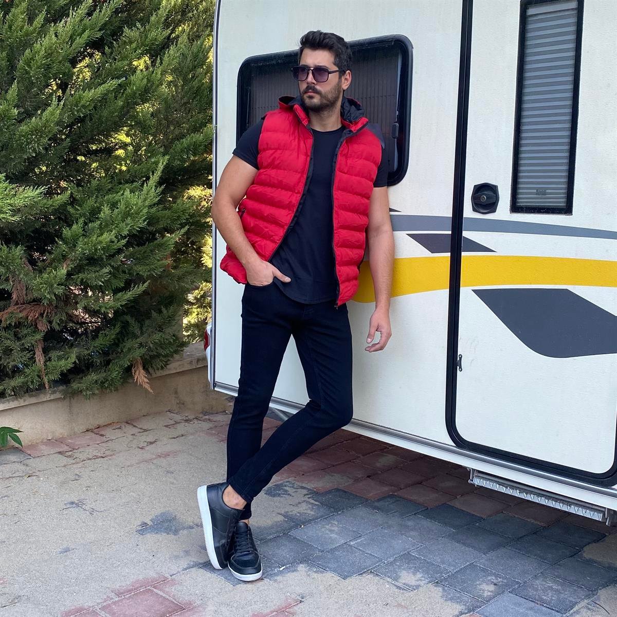 Çıkarılabilir Kapşonlu Kırmızı Şişme Yelek Tişört Pantolon Ayakkabı Kombin