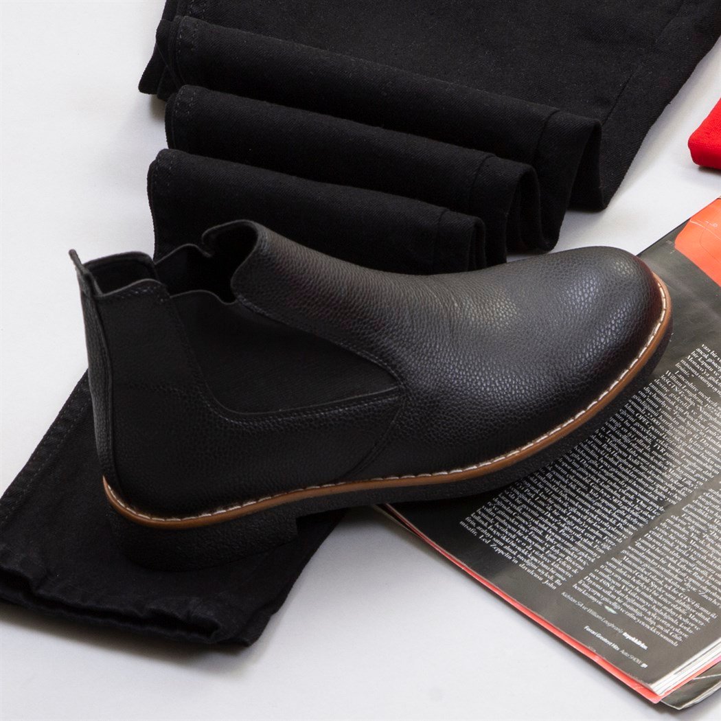 Çıkarılabilir Kapşonlu Kırmızı Şişme Yelek Boğazlı Kazak Pantolon Bot Kombin