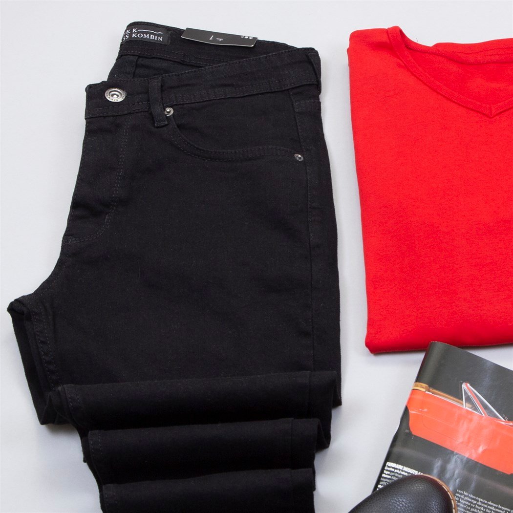 Çıkarılabilir Kapşonlu Kırmızı Şişme Yelek Boğazlı Kazak Pantolon Bot Kombin