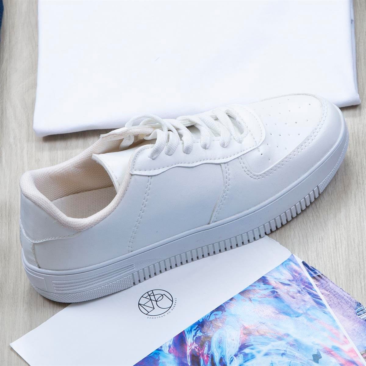 Çıkarılabilir Kapşonlu Lacivert Şişme Yelek Tişört Pantolon Ayakkabı Kombin