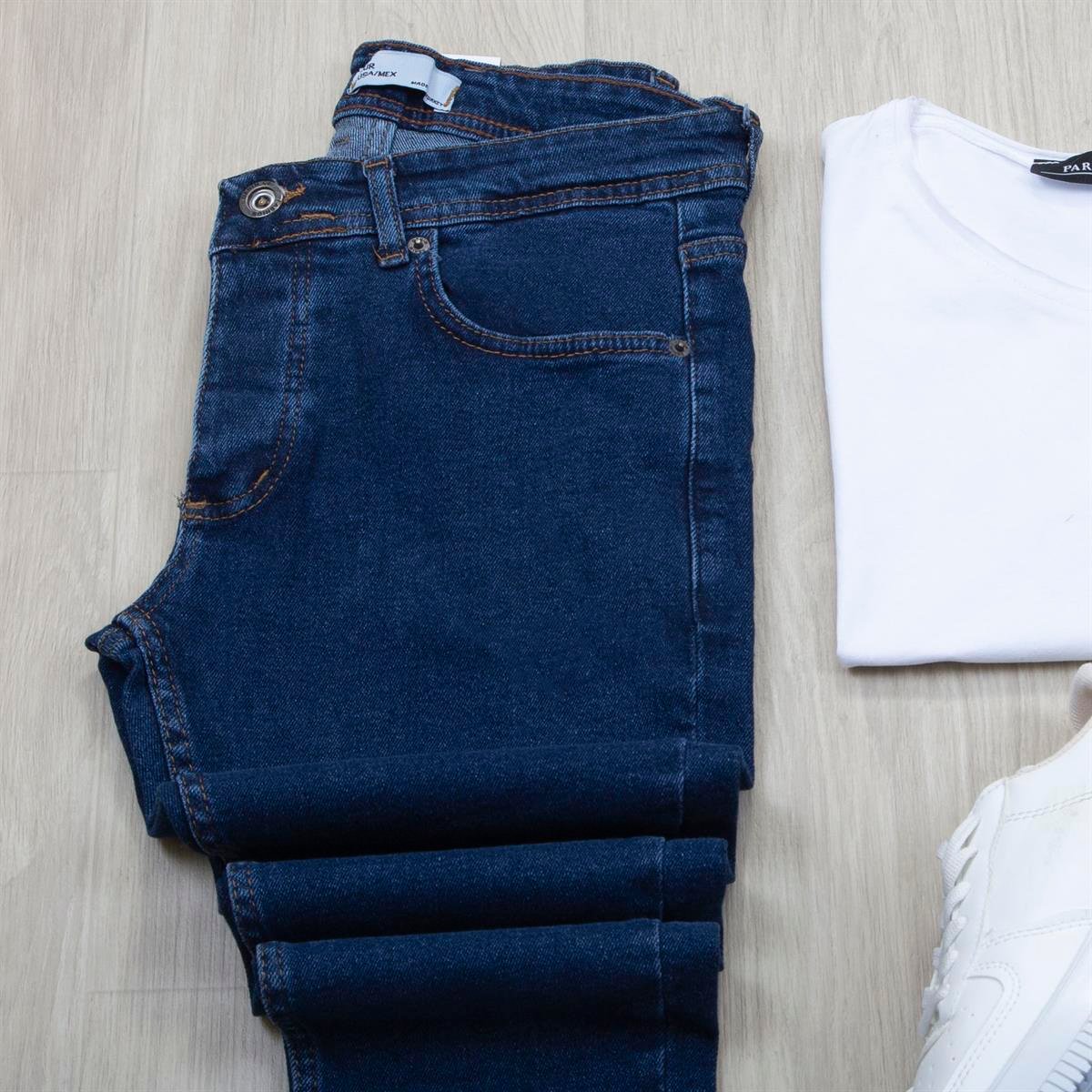 Çıkarılabilir Kapşonlu Lacivert Şişme Yelek Tişört Pantolon Ayakkabı Kombin