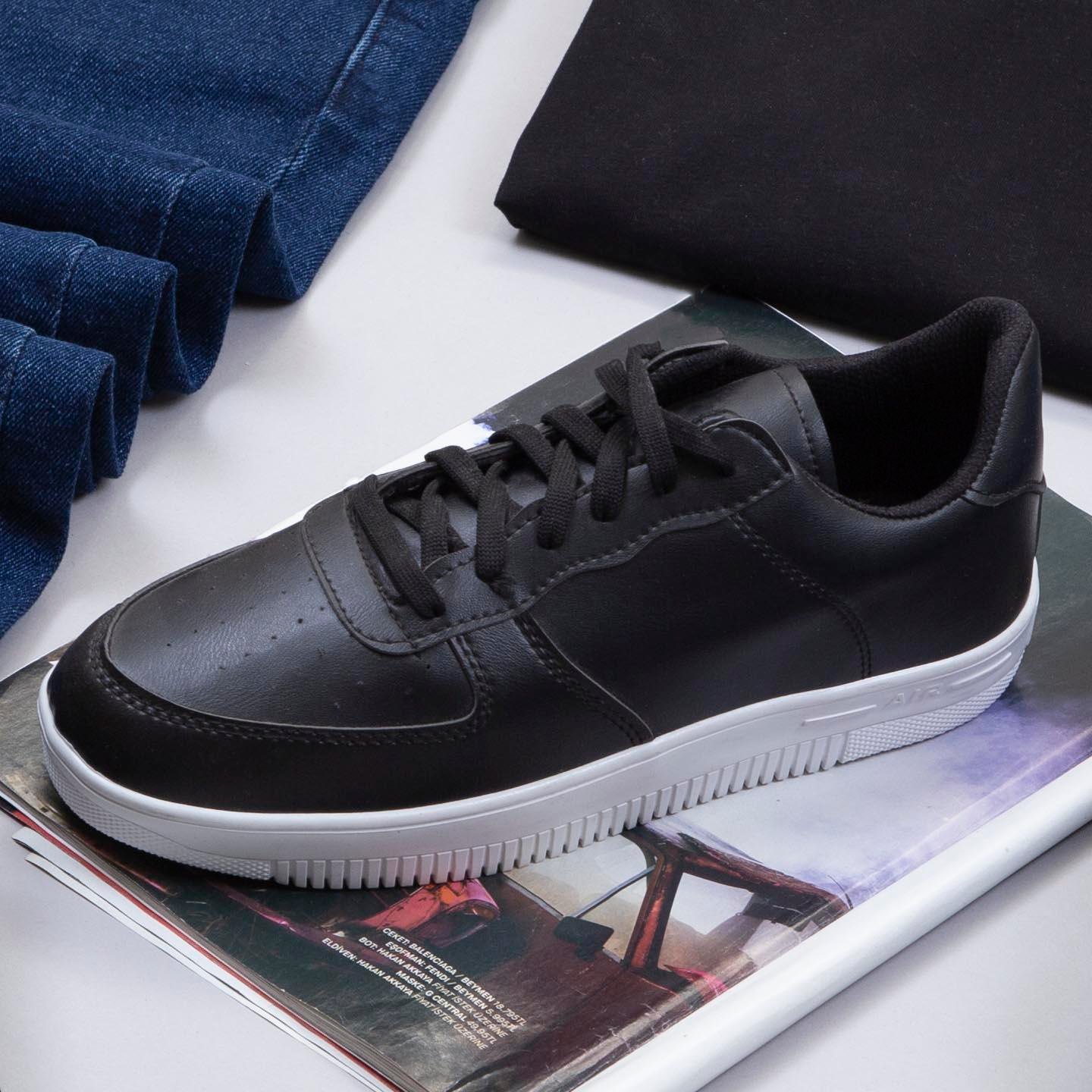 Çıkarılabilir Kapşonlu Şişme Yelek Tişört Pantolon Ayakkabı Kombin