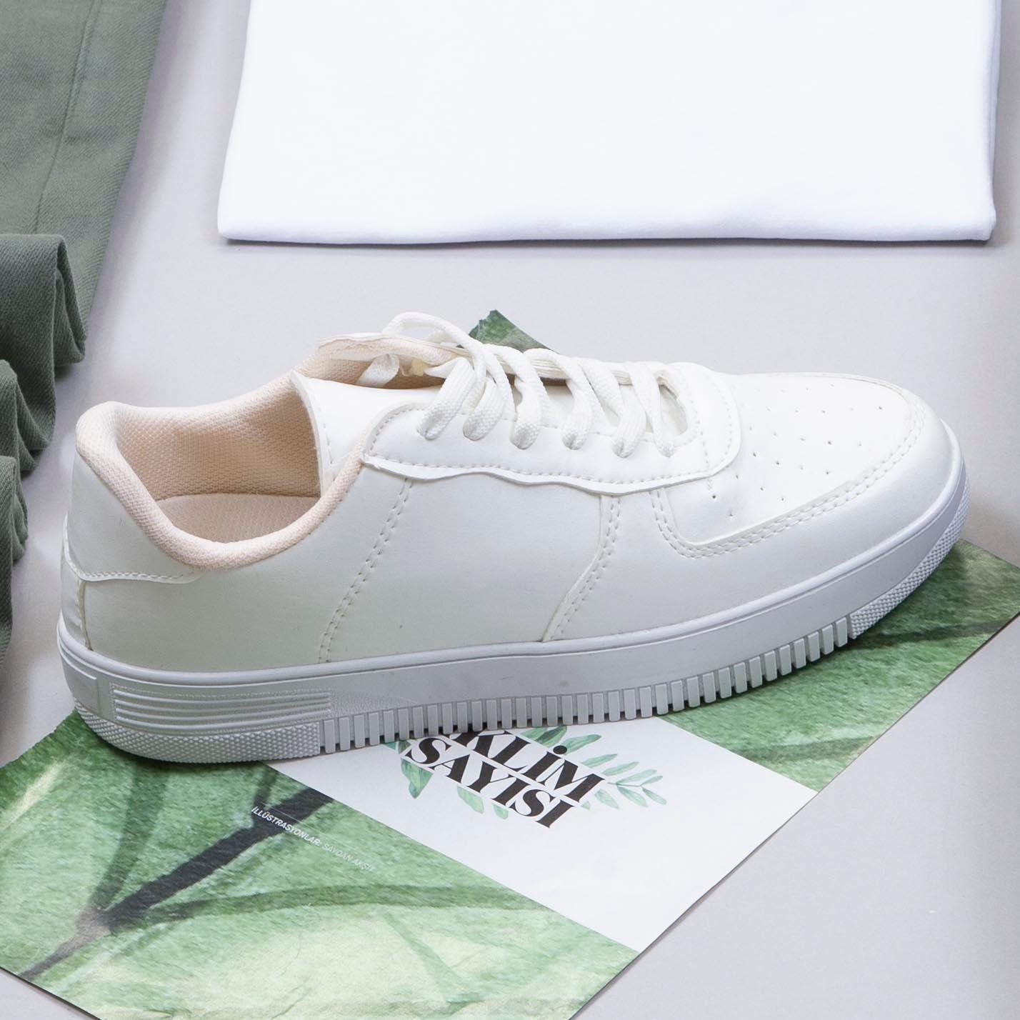 Çıkarılabilir Kapşonlu Şişme Yelek Tişört Pantolon Ayakkabı Kombin