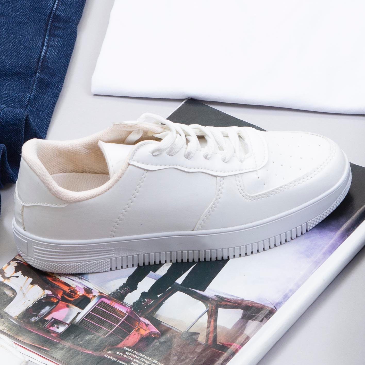 Çıkarılabilir Kapşonlu Şişme Yelek Tişört Pantolon Ayakkabı Kombin