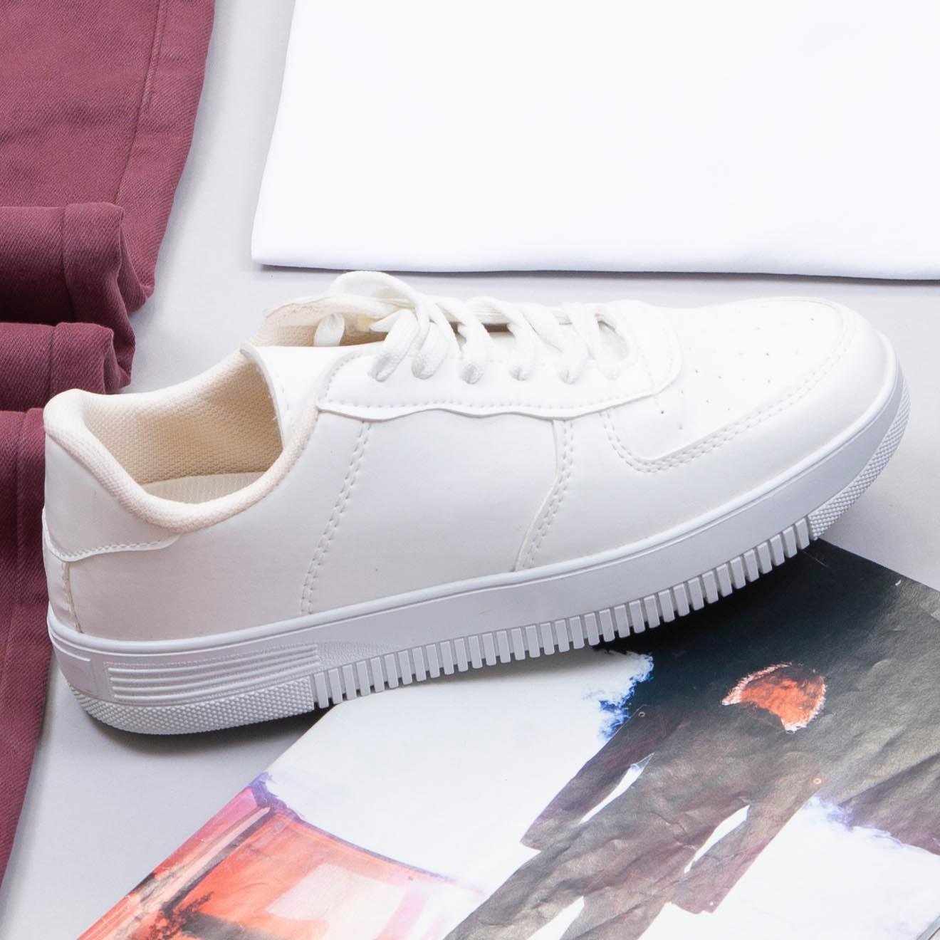 Çıkarılabilir Kapşonlu Şişme Yelek Tişört Pantolon Ayakkabı Kombin