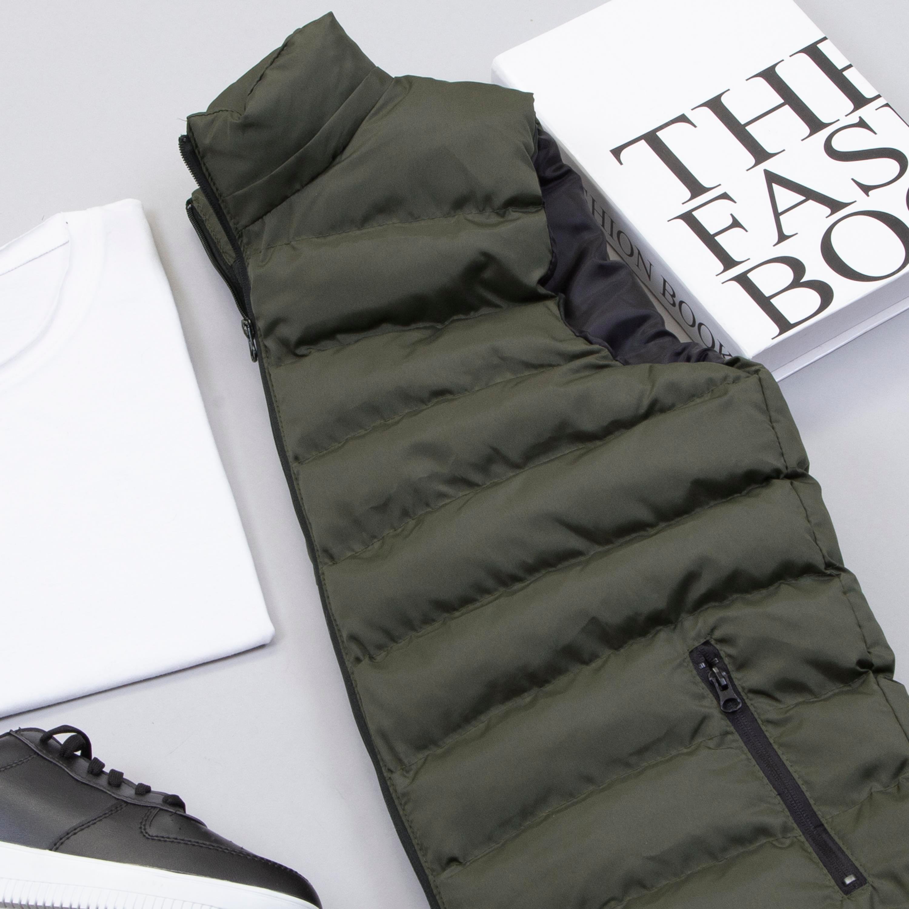 Çıkarılabilir Kapşonlu Şişme Yelek Tişört Pantolon Ayakkabı Kombin