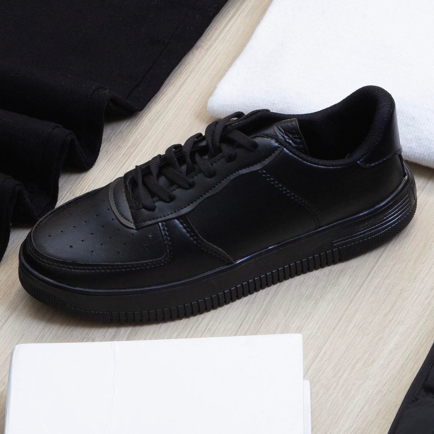 Çıkarılabilir Kapşonlu Siyah Şişme Yelek Boğazlı Body Pantolon Ayakkabı Kombin