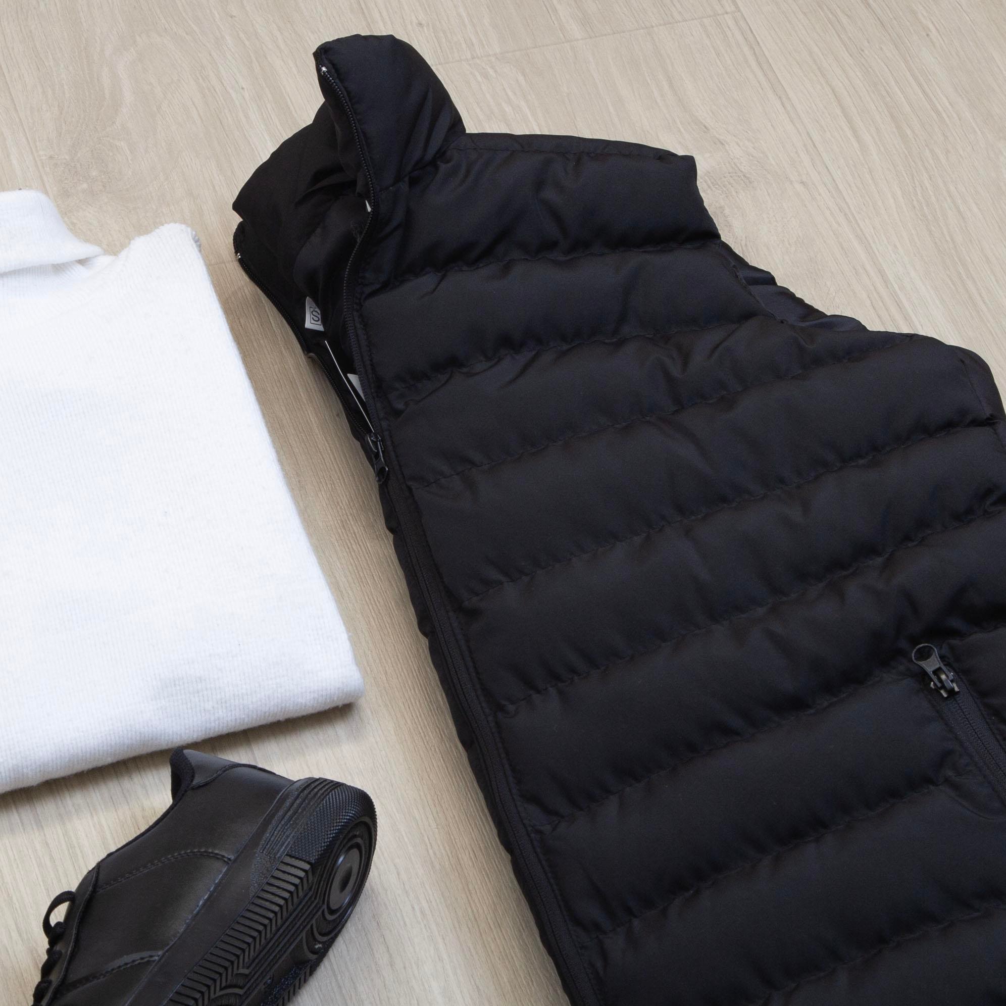 Çıkarılabilir Kapşonlu Siyah Şişme Yelek Boğazlı Body Pantolon Ayakkabı Kombin