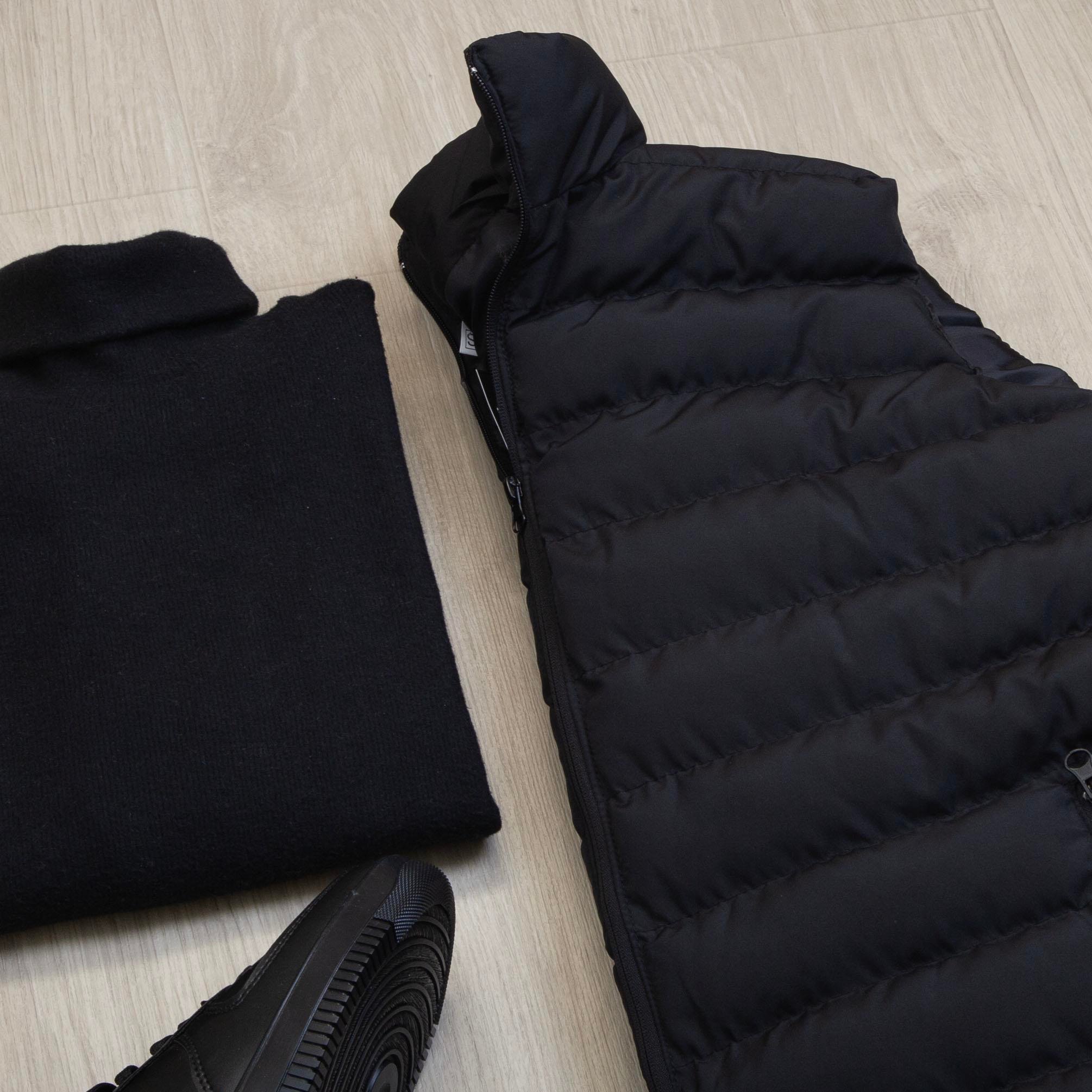 Çıkarılabilir Kapşonlu Siyah Şişme Yelek Boğazlı Body Pantolon Ayakkabı Kombin