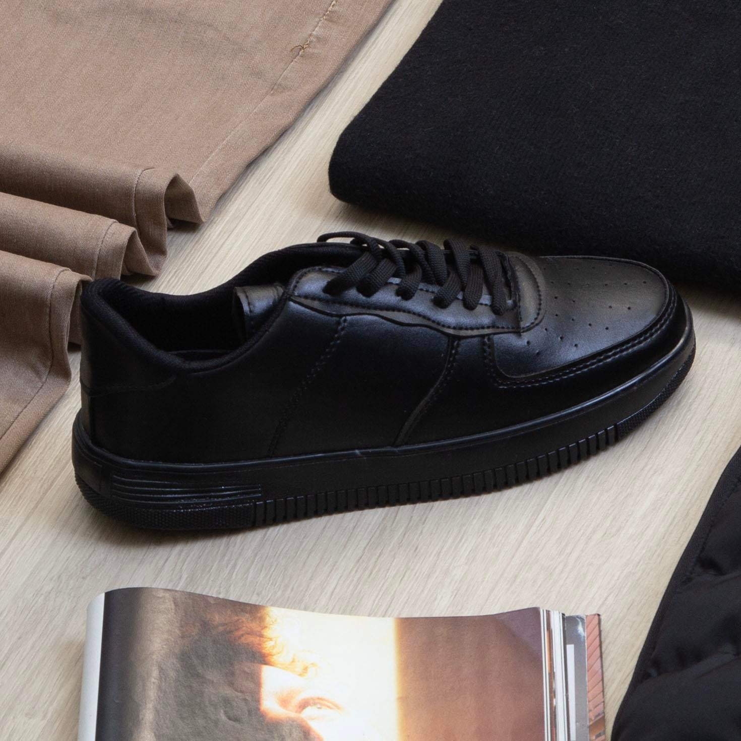 Çıkarılabilir Kapşonlu Siyah Şişme Yelek Boğazlı Body Pantolon Ayakkabı Kombin