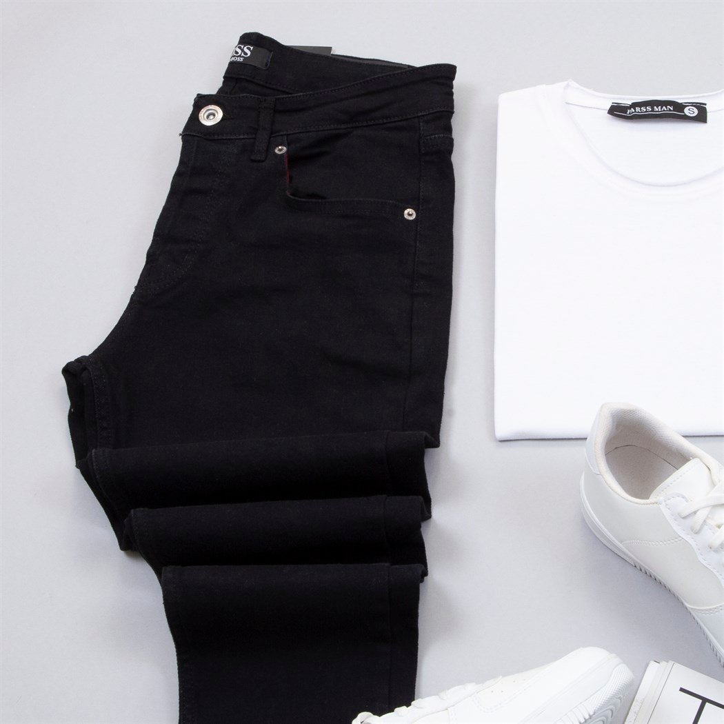 Çıkarılabilir Kapşonlu Siyah Şişme Yelek Tişört Pantolon Ayakkabı Kombin