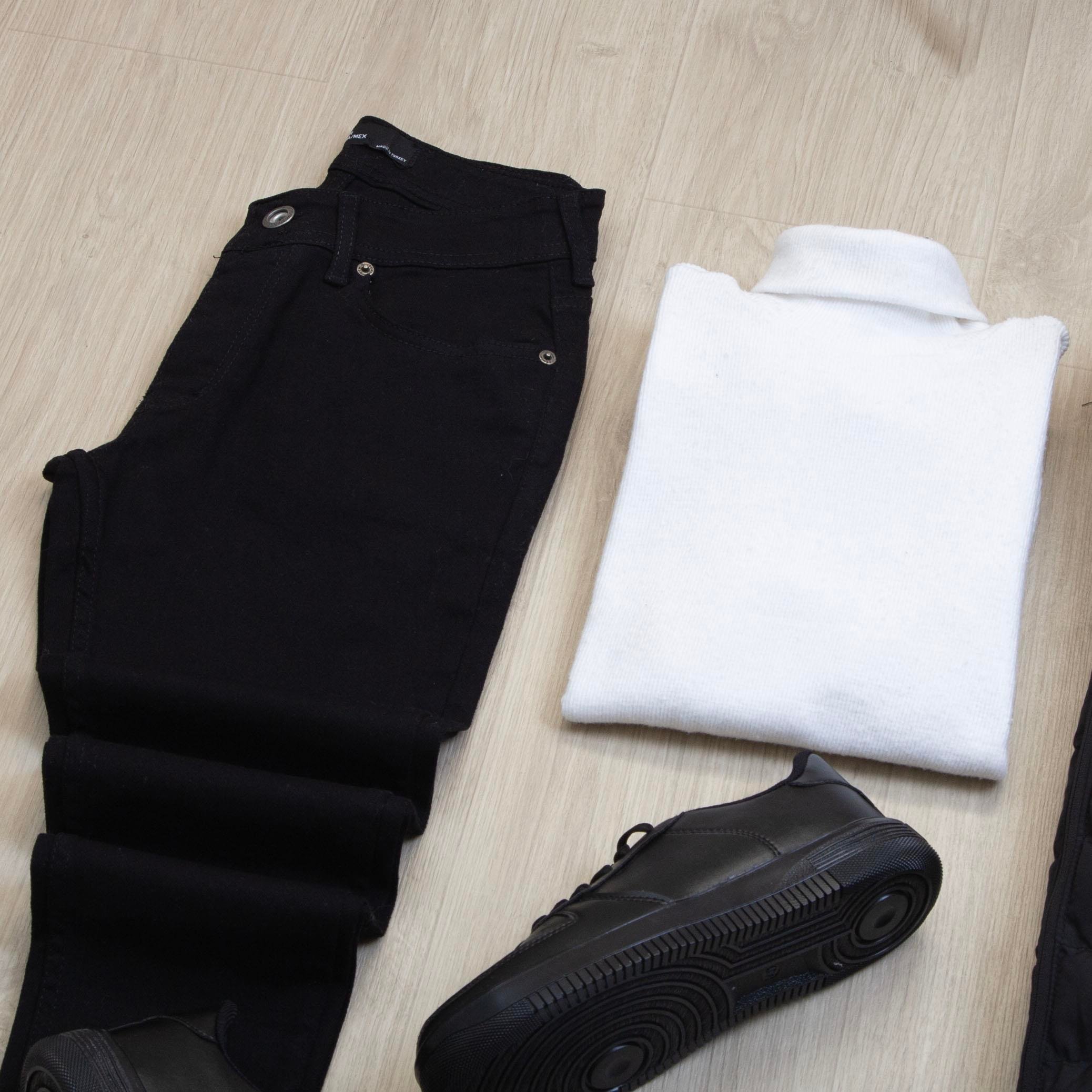 Çıkarılabilir Kapşonlu Siyah Şişme Yelek Boğazlı Body Pantolon Ayakkabı Kombin