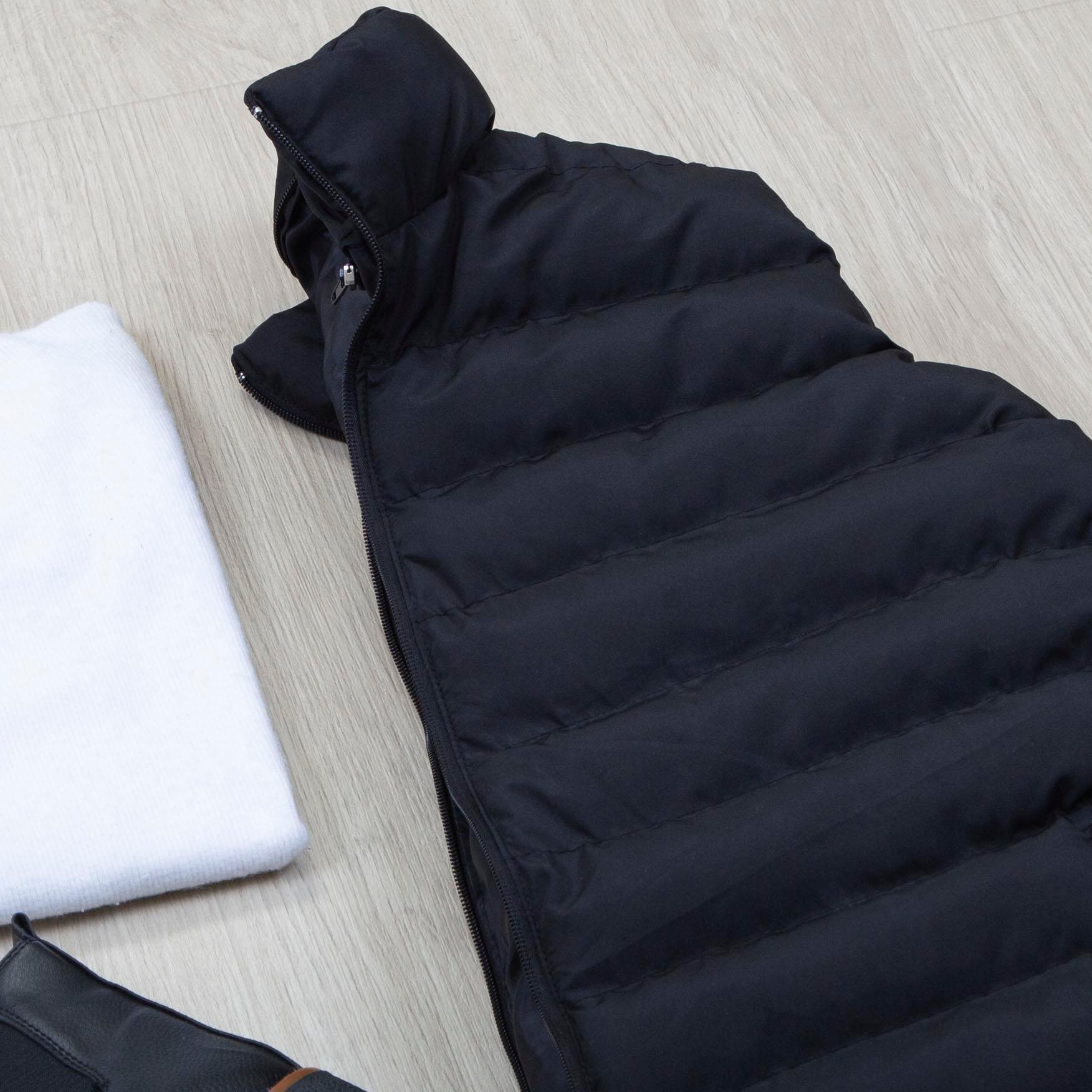 Çıkarılabilir Kapşonlu Siyah Şişme Yelek Boğazlı Body Pantolon Bot Kombin