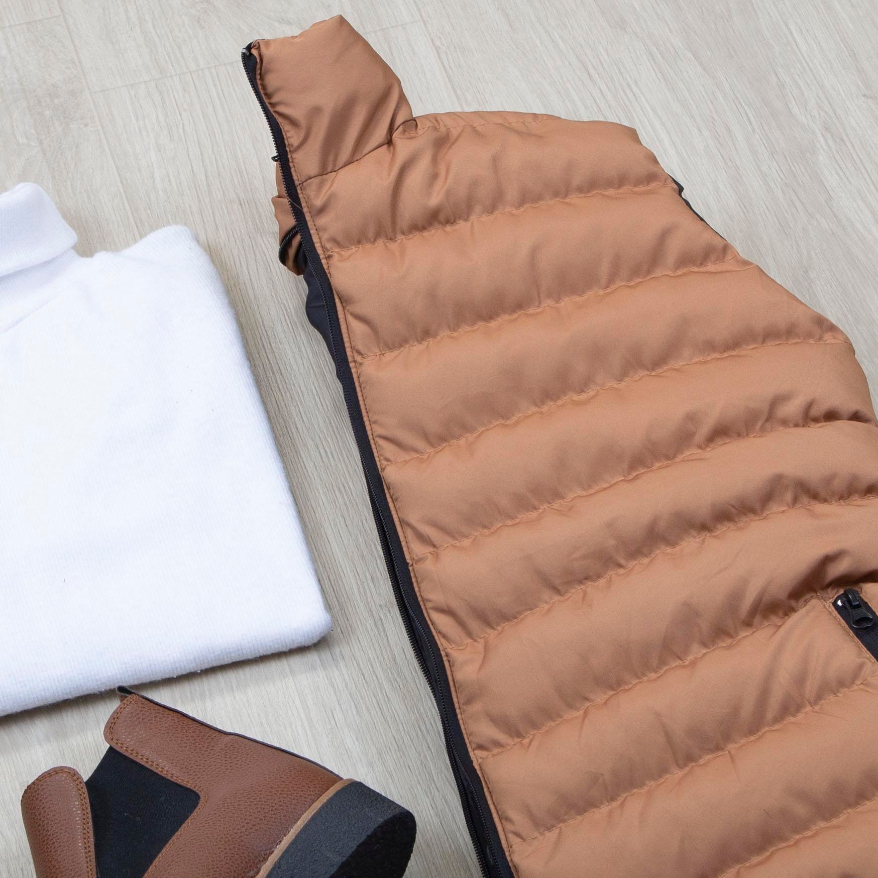 Çıkarılabilir Kapşonlu Taba Şişme Yelek Boğazlı Body Pantolon Bot Kombin