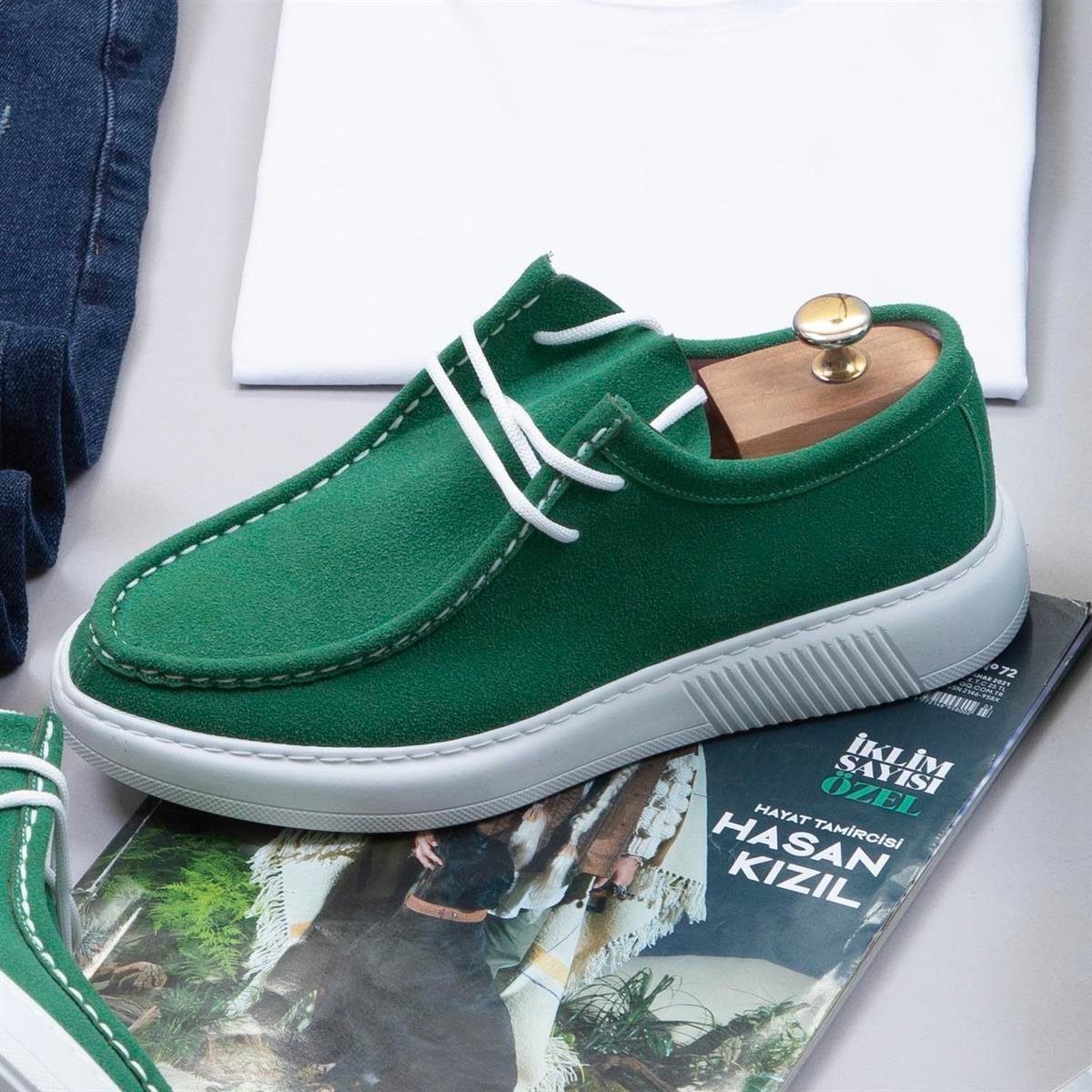 Çıkarılabilir Kapşonlu Yeşil Şişme Yelek Tişört Pantolon Ayakkabı Kombin