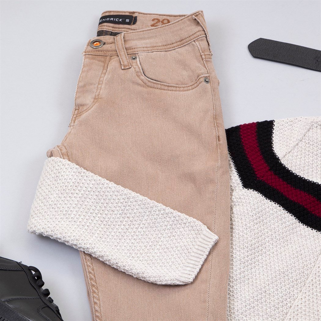 Çizgi Detaylı Bej Hırka Tişört Pantolon Ayakkabı Kombin