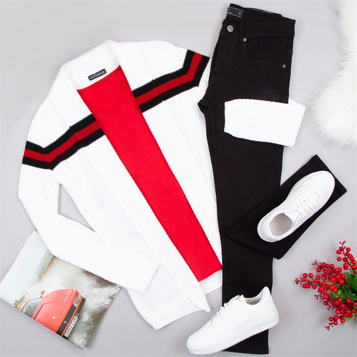 Çizgi Detaylı Beyaz Hırka Body Pantolon Ayakkabı Kombin