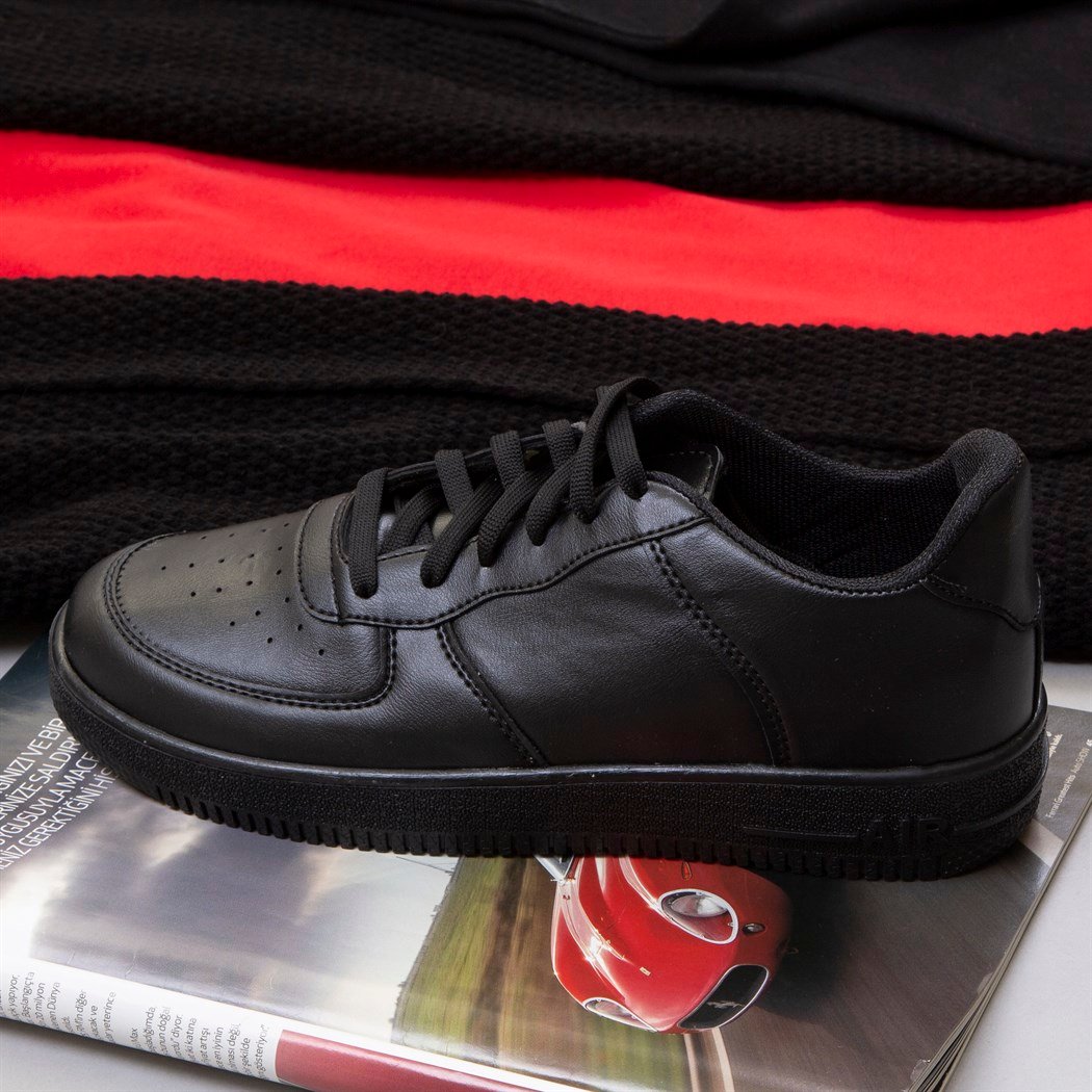 Çizgi Detaylı Siyah Hırka Body Pantolon Ayakkabı Kombin