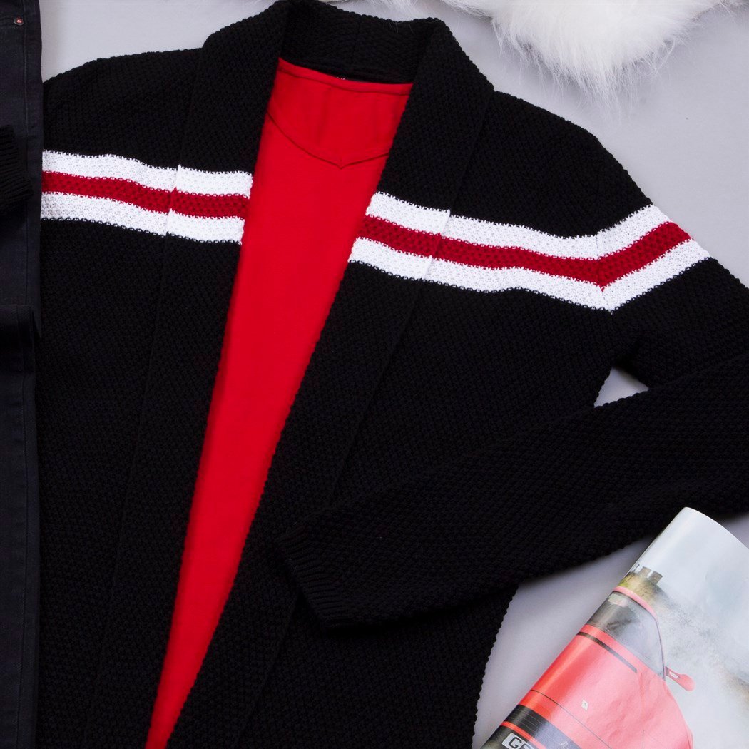 Çizgi Detaylı Siyah Hırka Tişört Pantolon Kombin