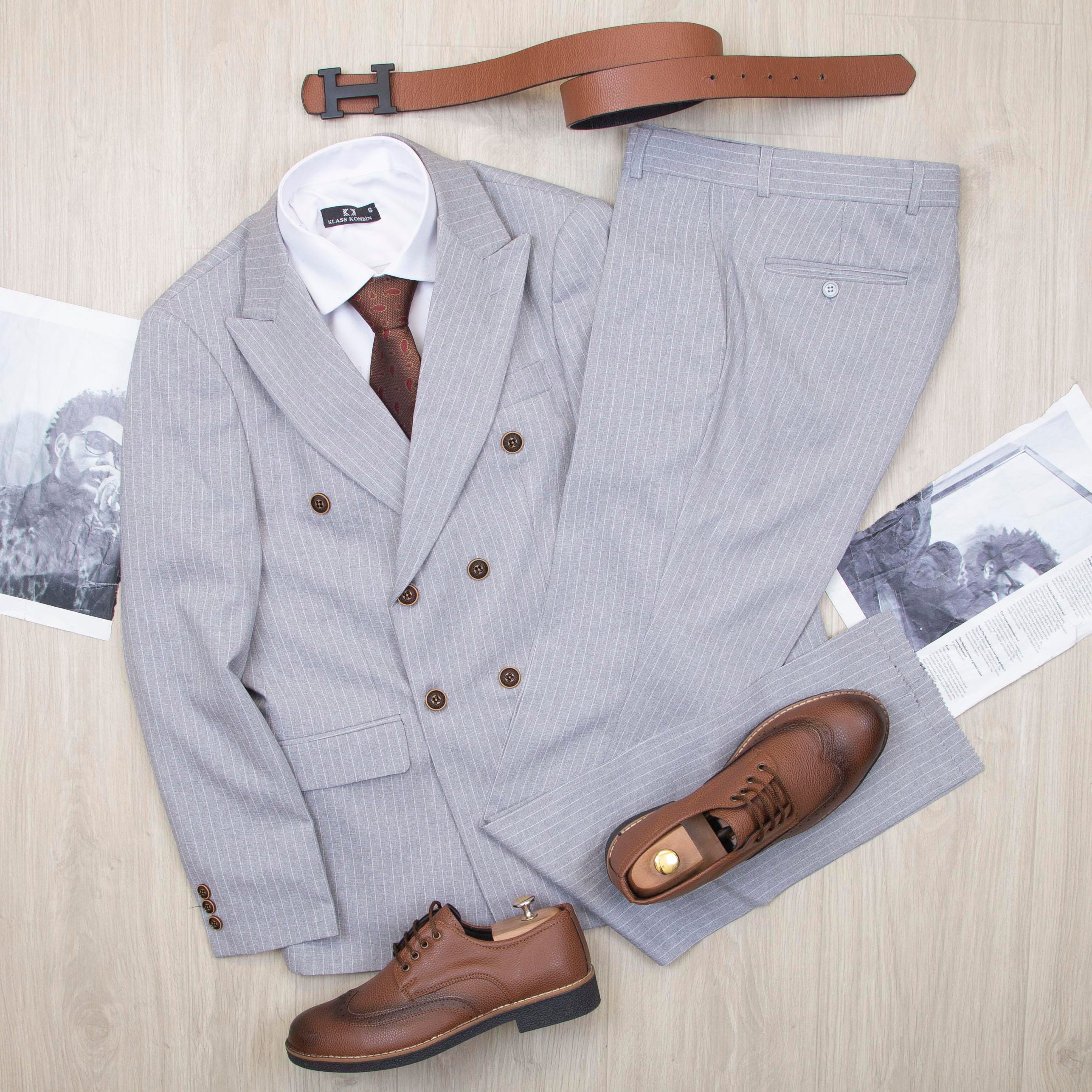 Çizgili Açık Gri Kruvaze Takım Elbise Kombini