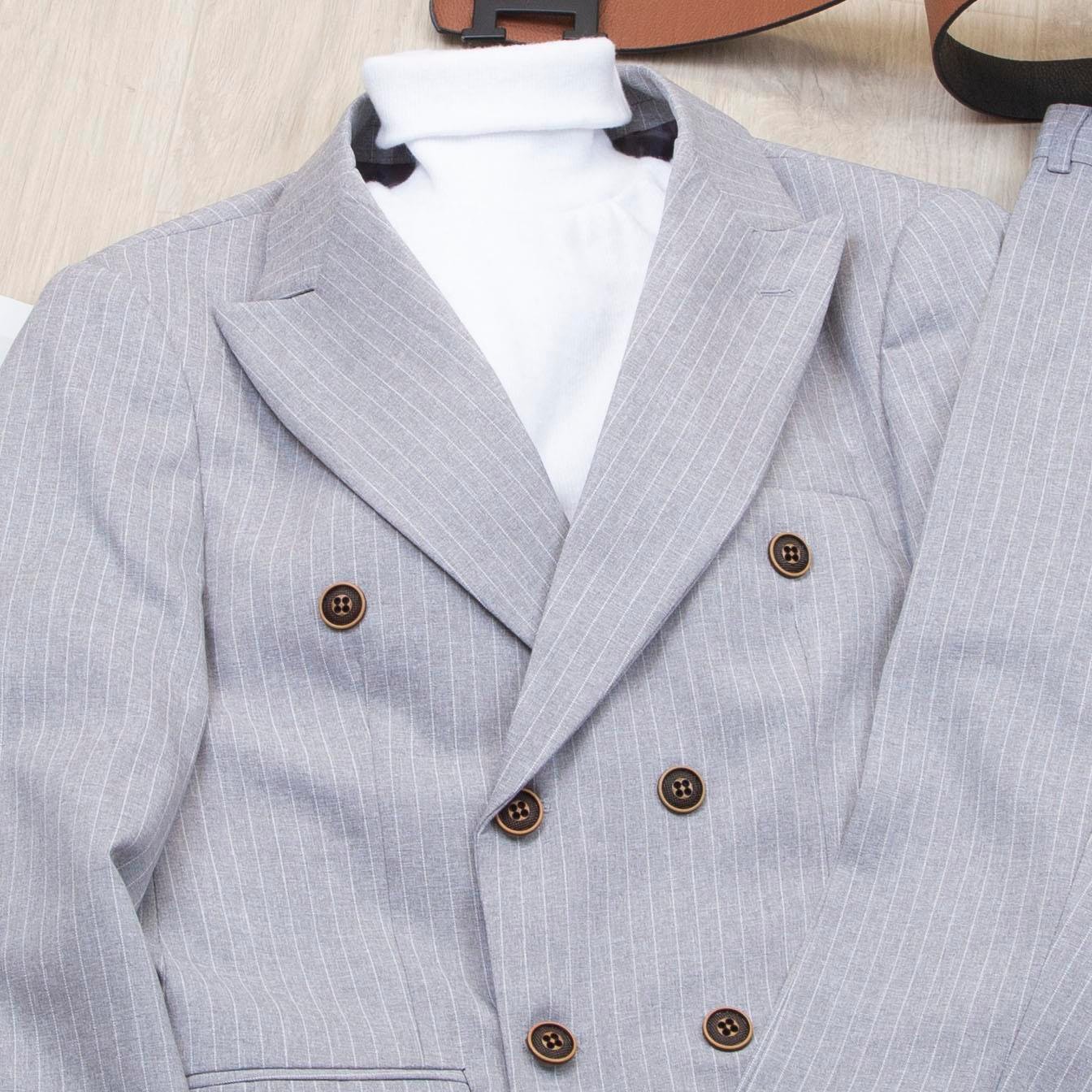 Çizgili Açık Gri Kruvaze Takım Elbise Kombini