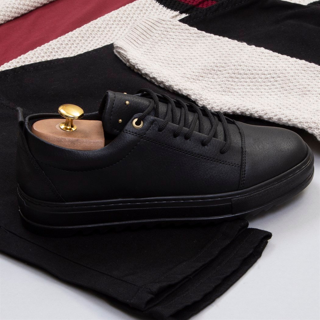 Çizgili Bej Hırka Tişört Pantolon Ayakkabı Kombin