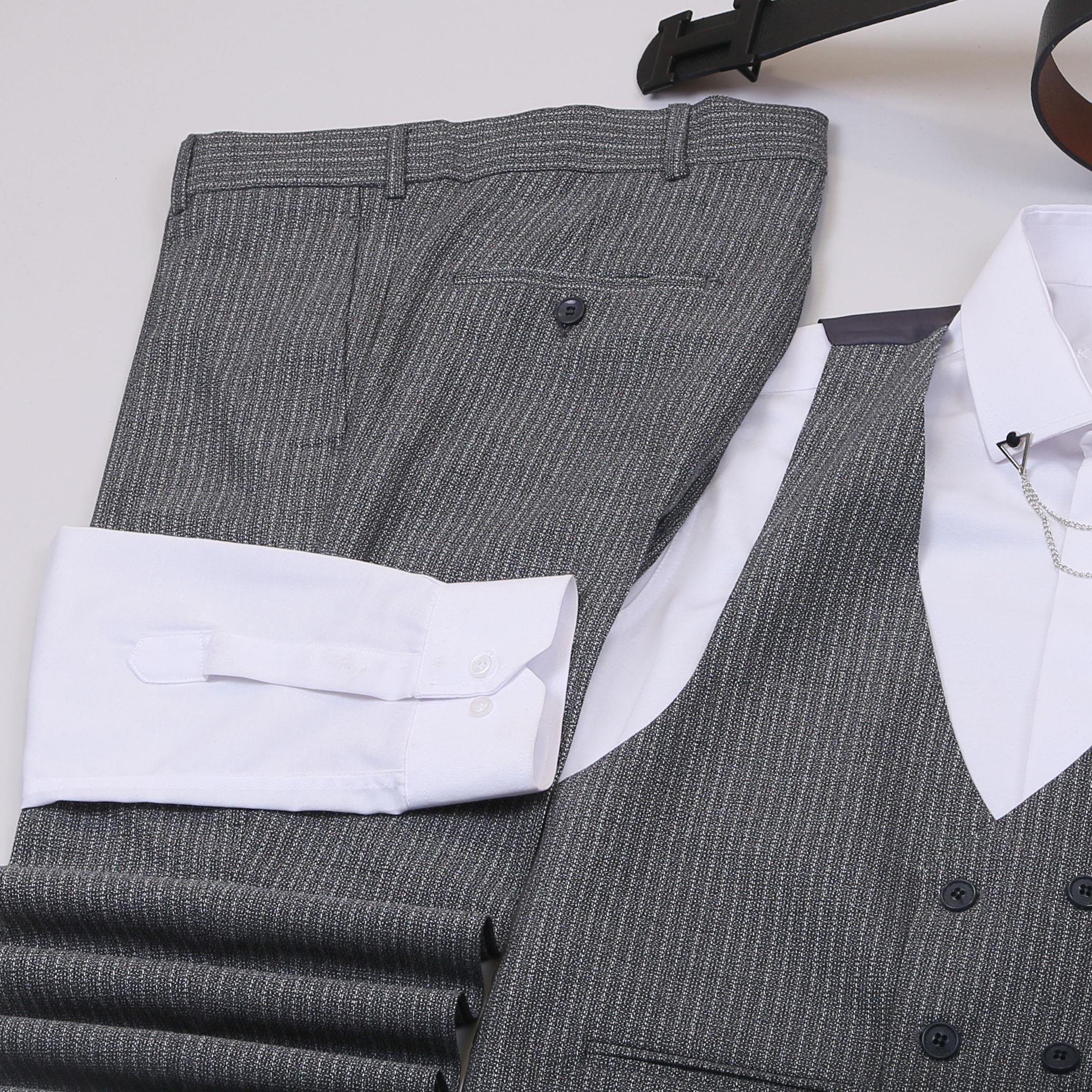 Çizgili Gri Takım Elbise Kombini