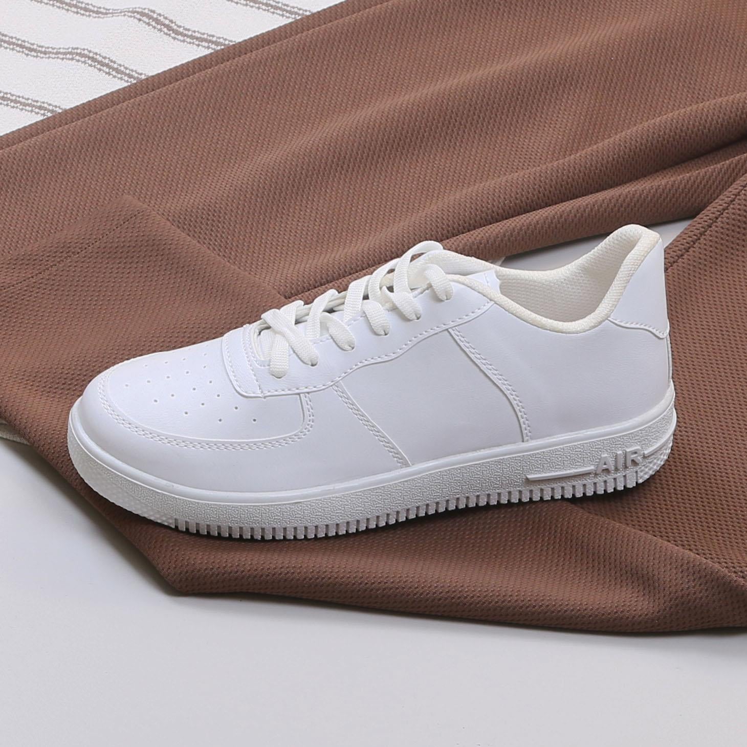 Çizgili Kahve Triko Polo Yaka Tişört Pantolon Ayakkabı Kombin