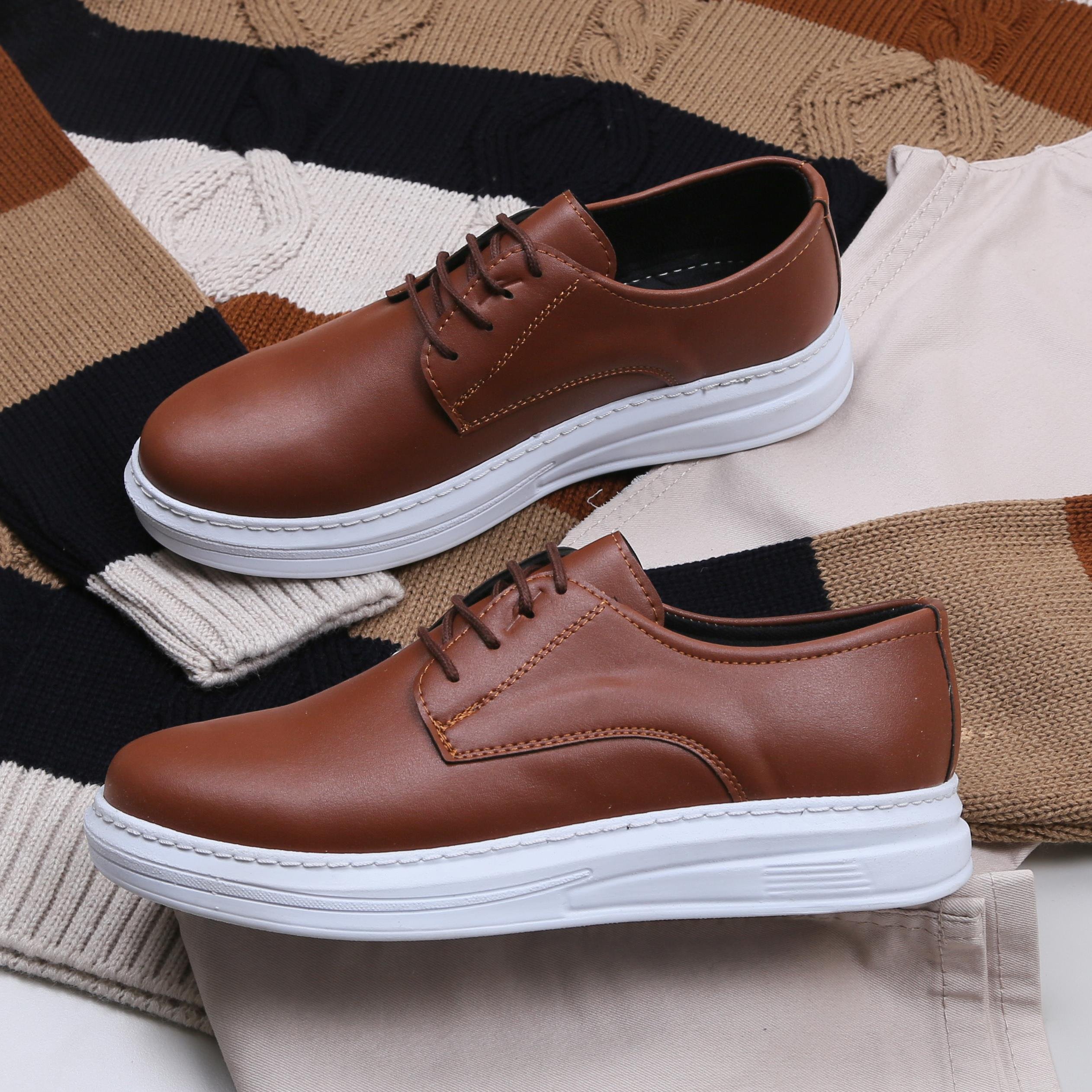 Çizgili Kazak Bej Pantolon Ayakkabı Kombini