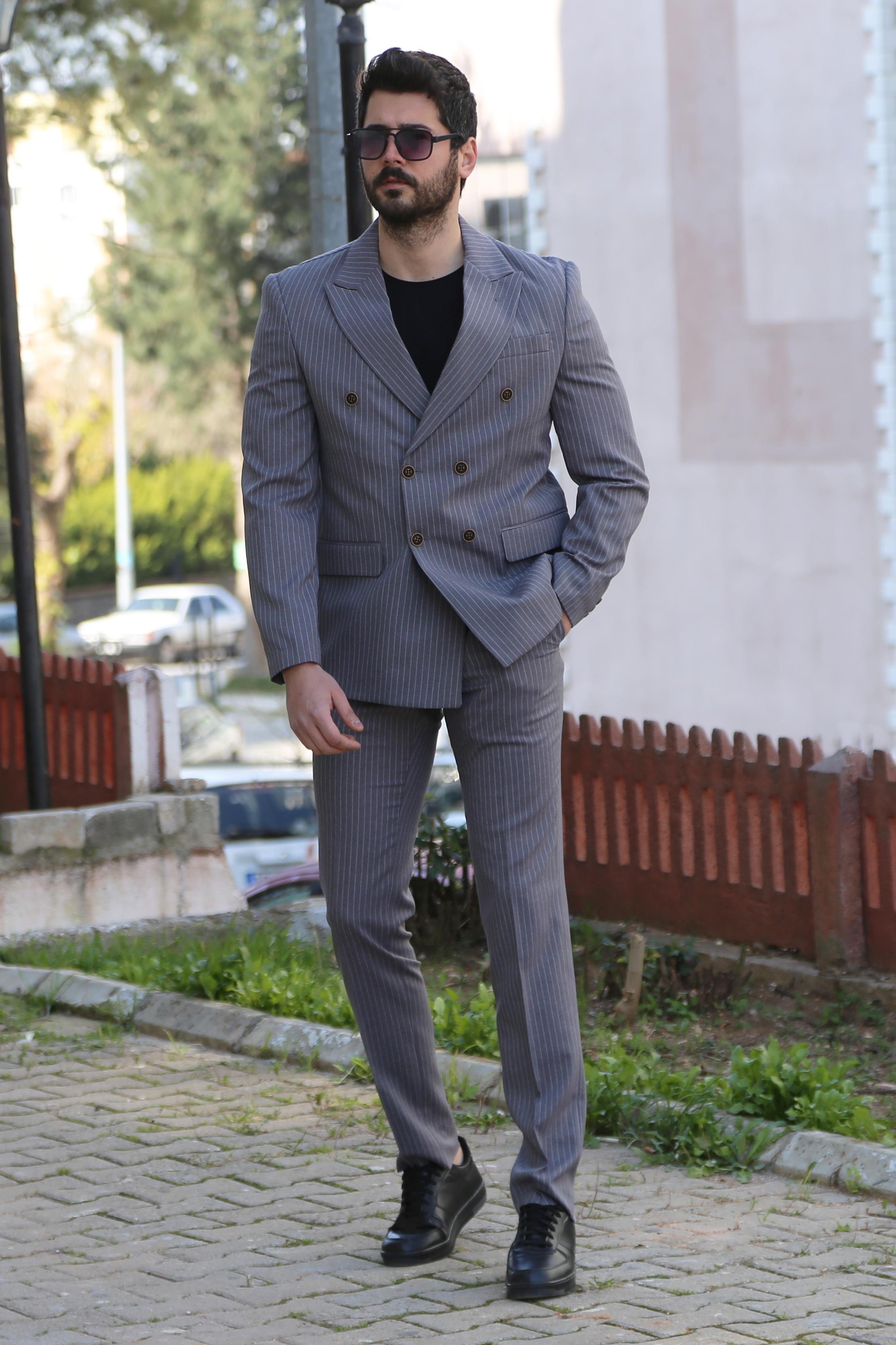 Çizgili Koyu Gri Kruvaze Takım Elbise Kombini