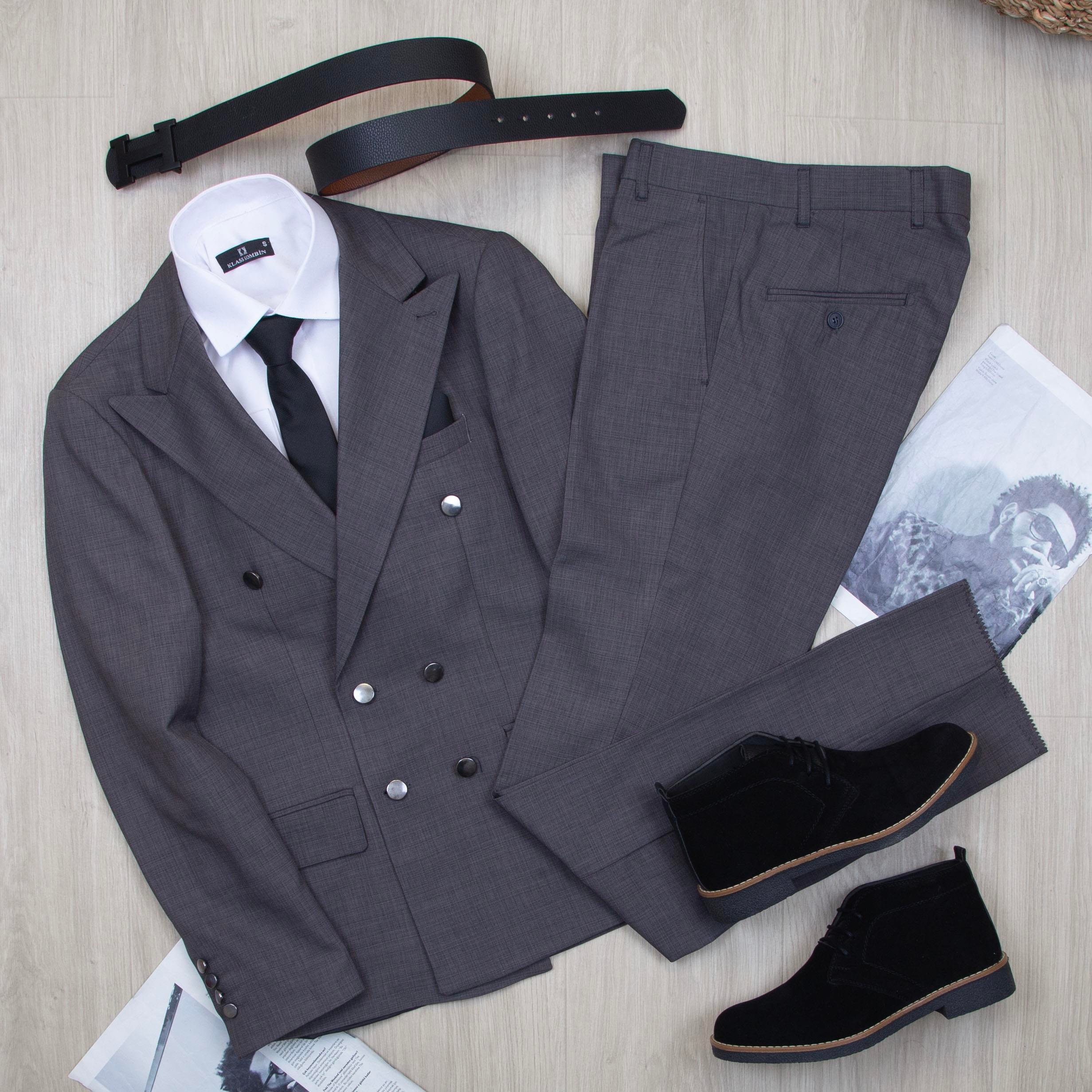 Çizgili Koyu Gri Kruvaze Takım Elbise Kombini