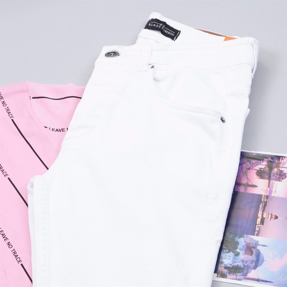 Çizgili Pembe Tişört Pantolon Ayakkabı Kombin