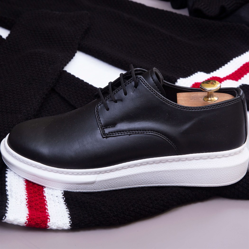 Çizgili Siyah Hırka Kazak Pantolon  Ayakkabı Kombin