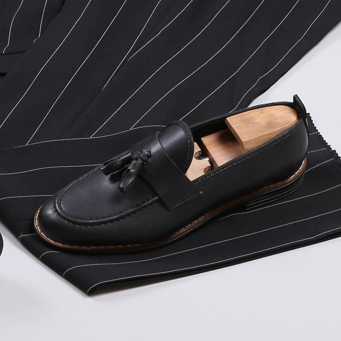 Çizgili Siyah Kruvaze Takım Elbise Kombini