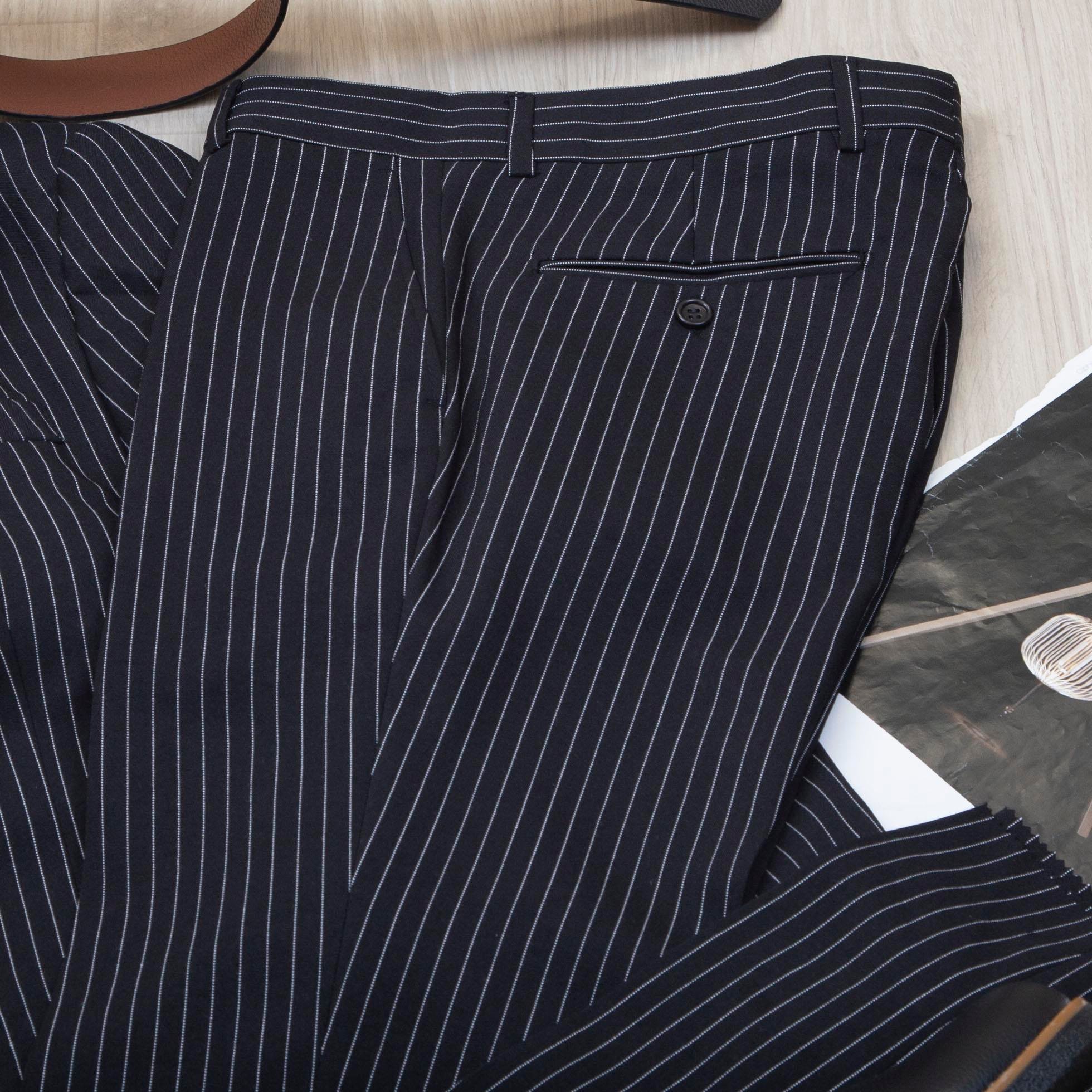 Çizgili Siyah Kruvaze Takım Elbise Kombini