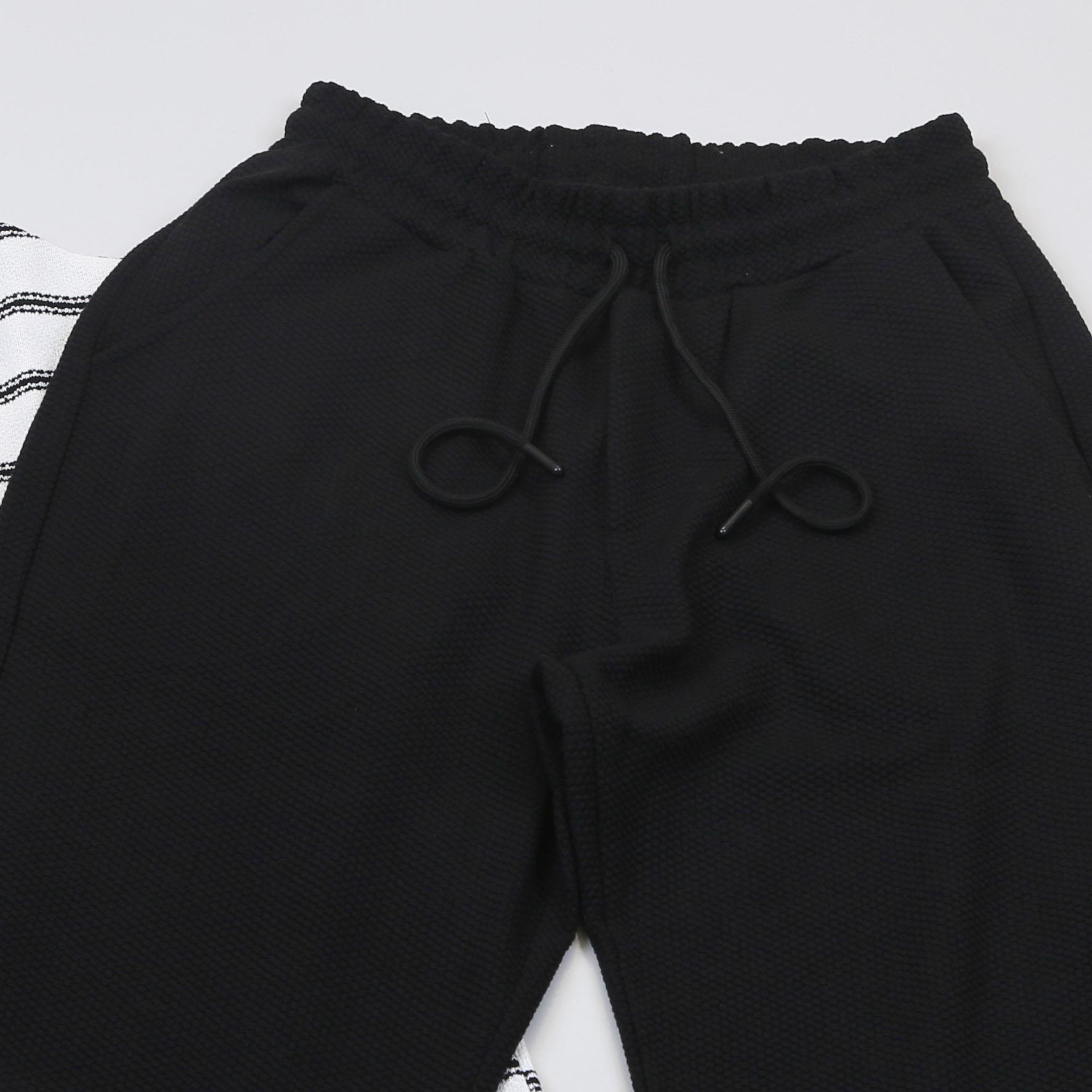 Çizgili Siyah Triko Polo Yaka Tişört Pantolon Ayakkabı Kombin